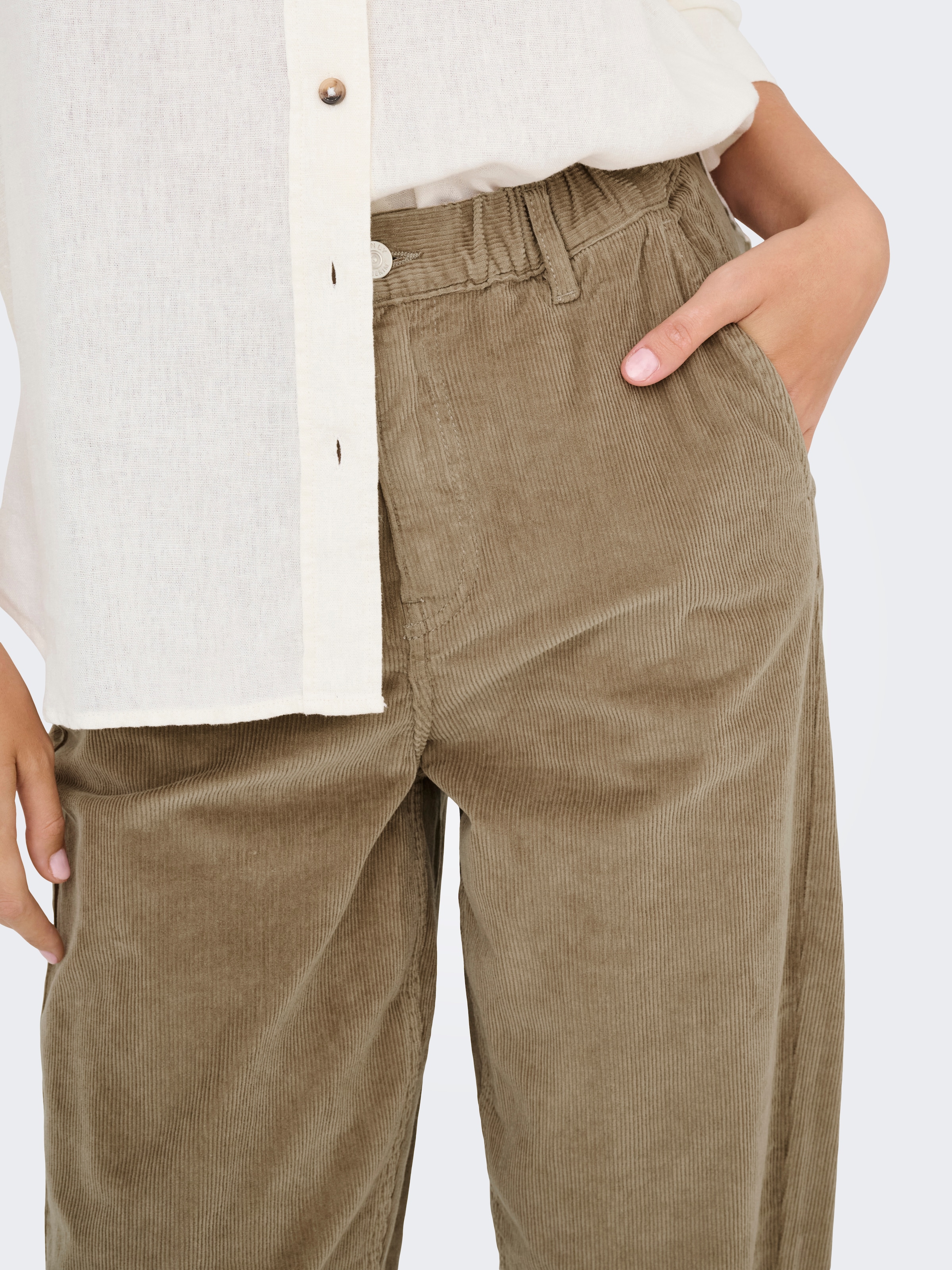 ONLY Pantalon en velours côtelé »ONLFLORA MW ELA CORD CAROT PANT PNT NOOS«  Mélange de coton, velours côtelé, coupe carotte