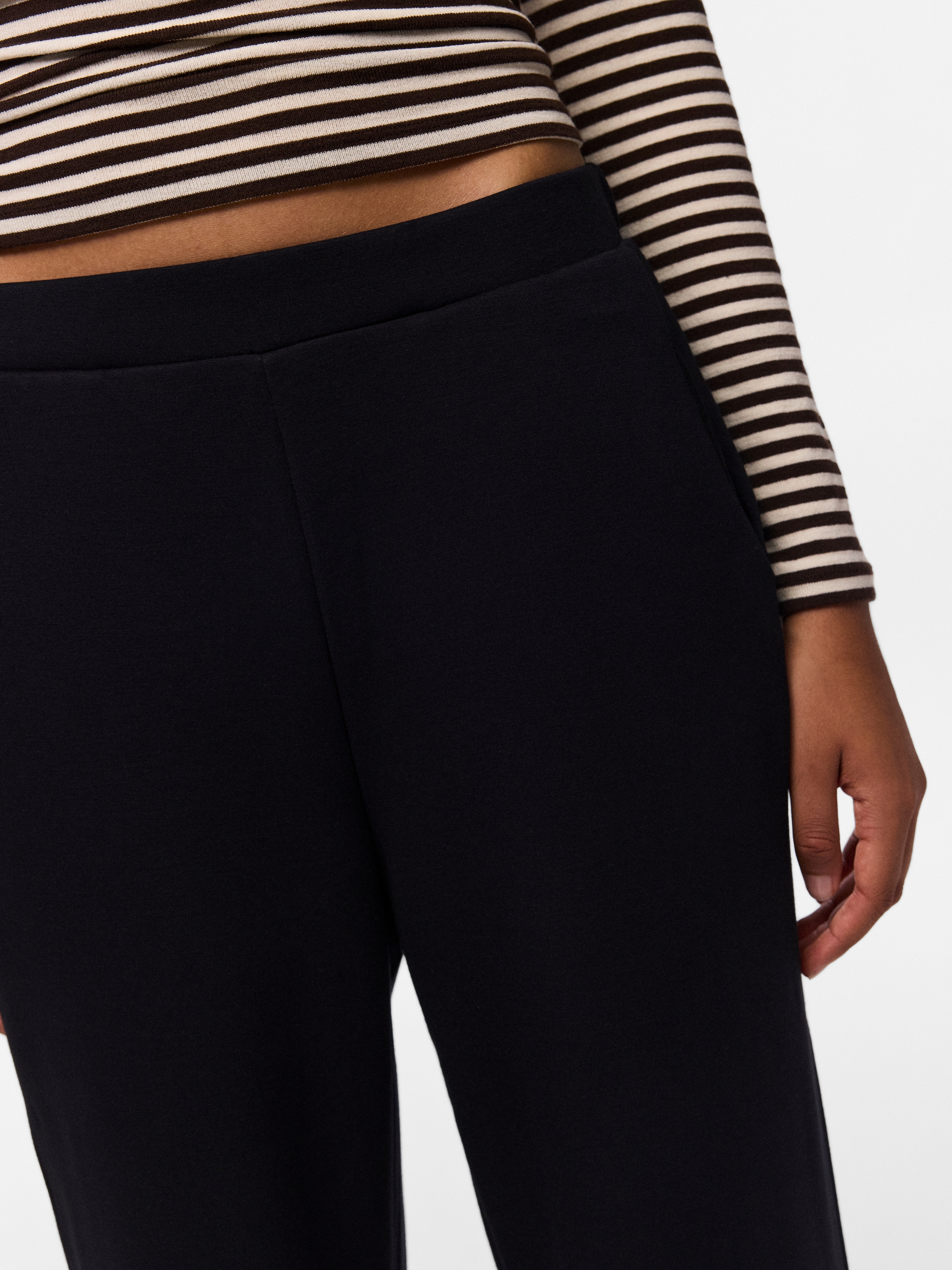 pieces Pantalon sweat »PCMICHELLE SCUBA HW PANTS SWT NOOS BC«  mélange de matériaux
