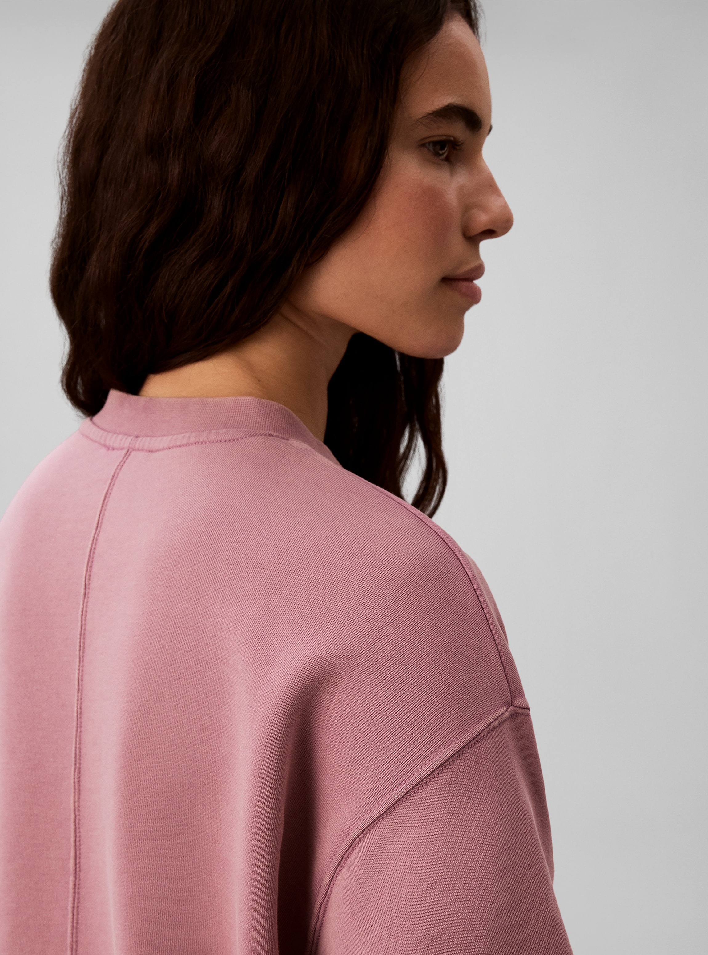 Calvin Klein Jeans Sweatshirt »WOVEN LABEL TERRY V-NECK«, Regular fit mit V-Ausschnitt
