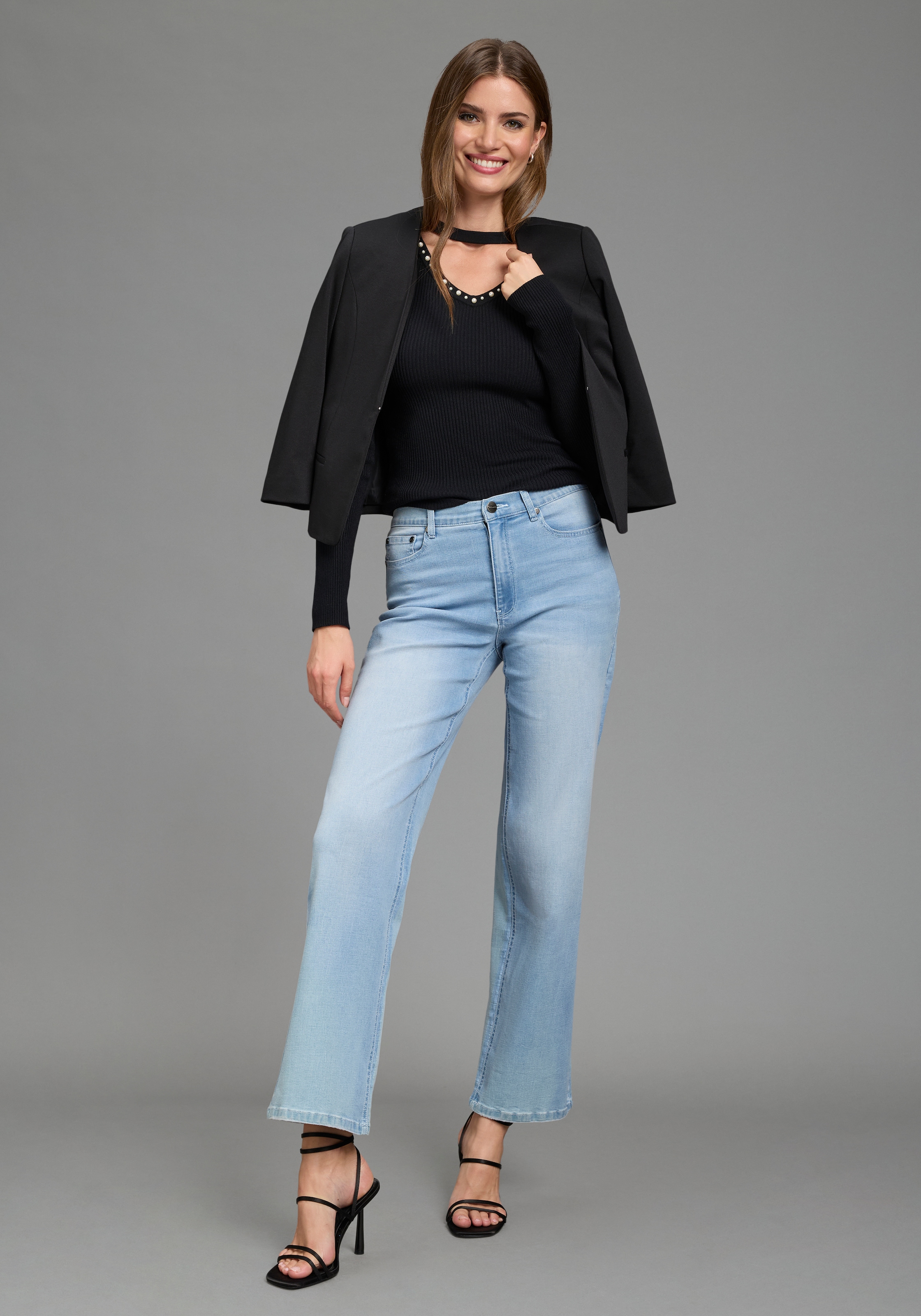 Laura Scott Pull en tricot »mit tiefem V-Ausschnitt« avec détails en perles, en mélange de viscose agréable