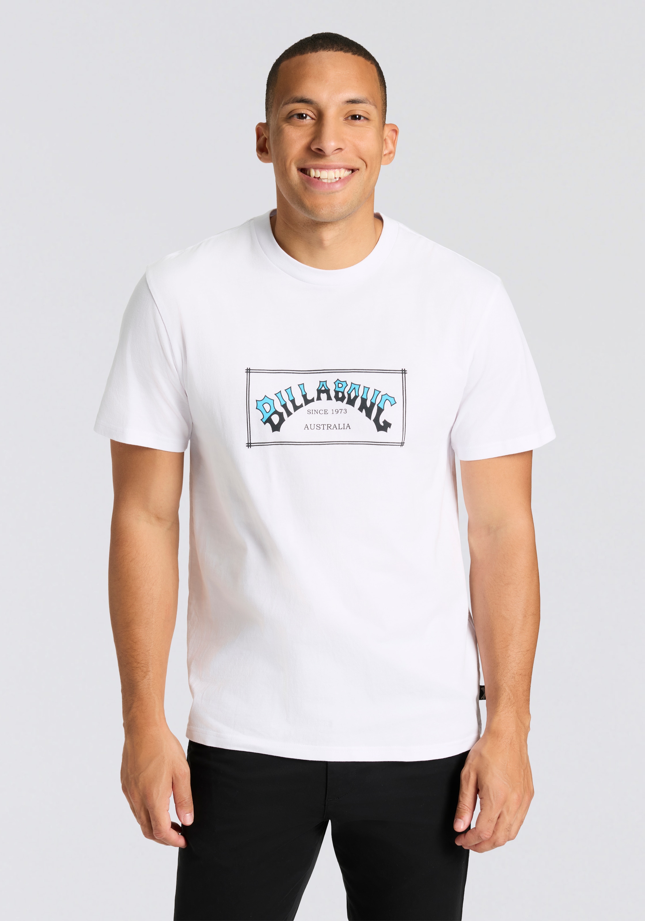 Billabong T-Shirt »SHORT SLEEVETEEPACKYM (AST)« 2 tlg. sportlicher Stil, Kurzarm-Design, aus Baumwolle, zweiteiliges Set