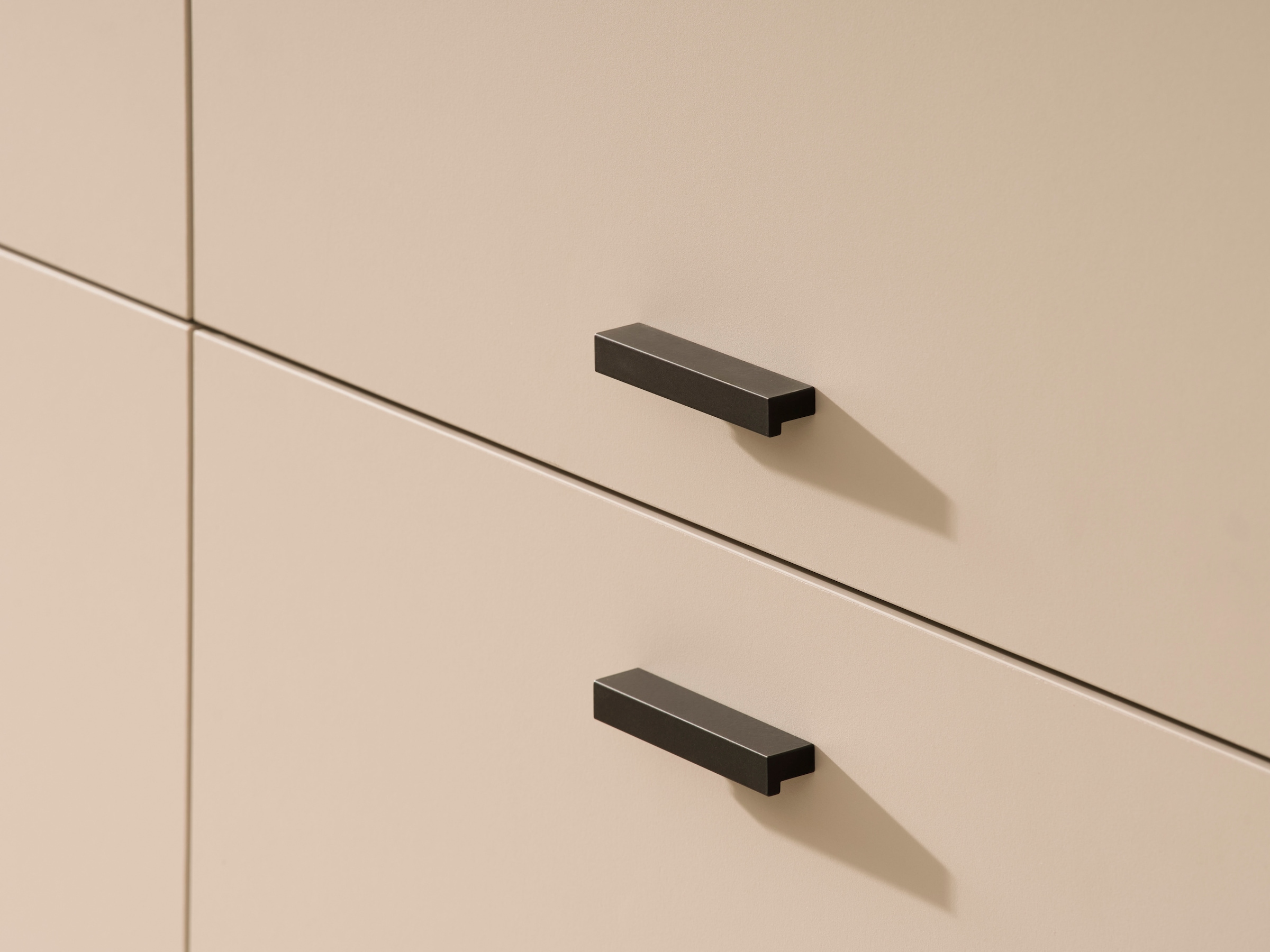 Home affaire Highboard »Fredericia, Hochkommode, modernder Stauraum in Kaschmir« zeitlos, schwarze Metallgriffe und -füsse, ausreichend Stauraum