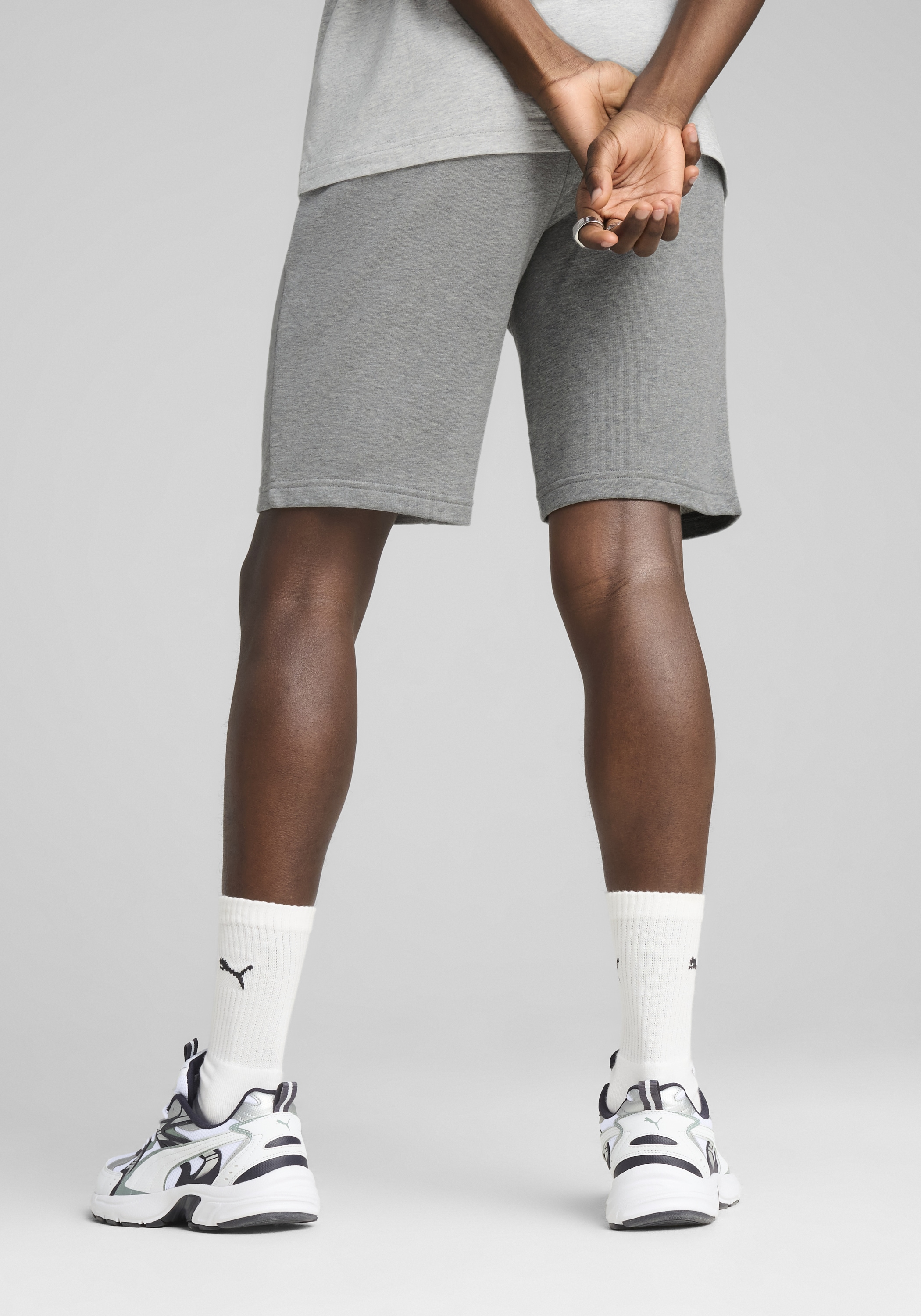 PUMA Trainingsshorts »ESS 2 COLOR NO 1 LOGO SHORTS 10 TR«  mit Eingrifftaschen, elastischer Bund mit Kordelzug, Regular Fit