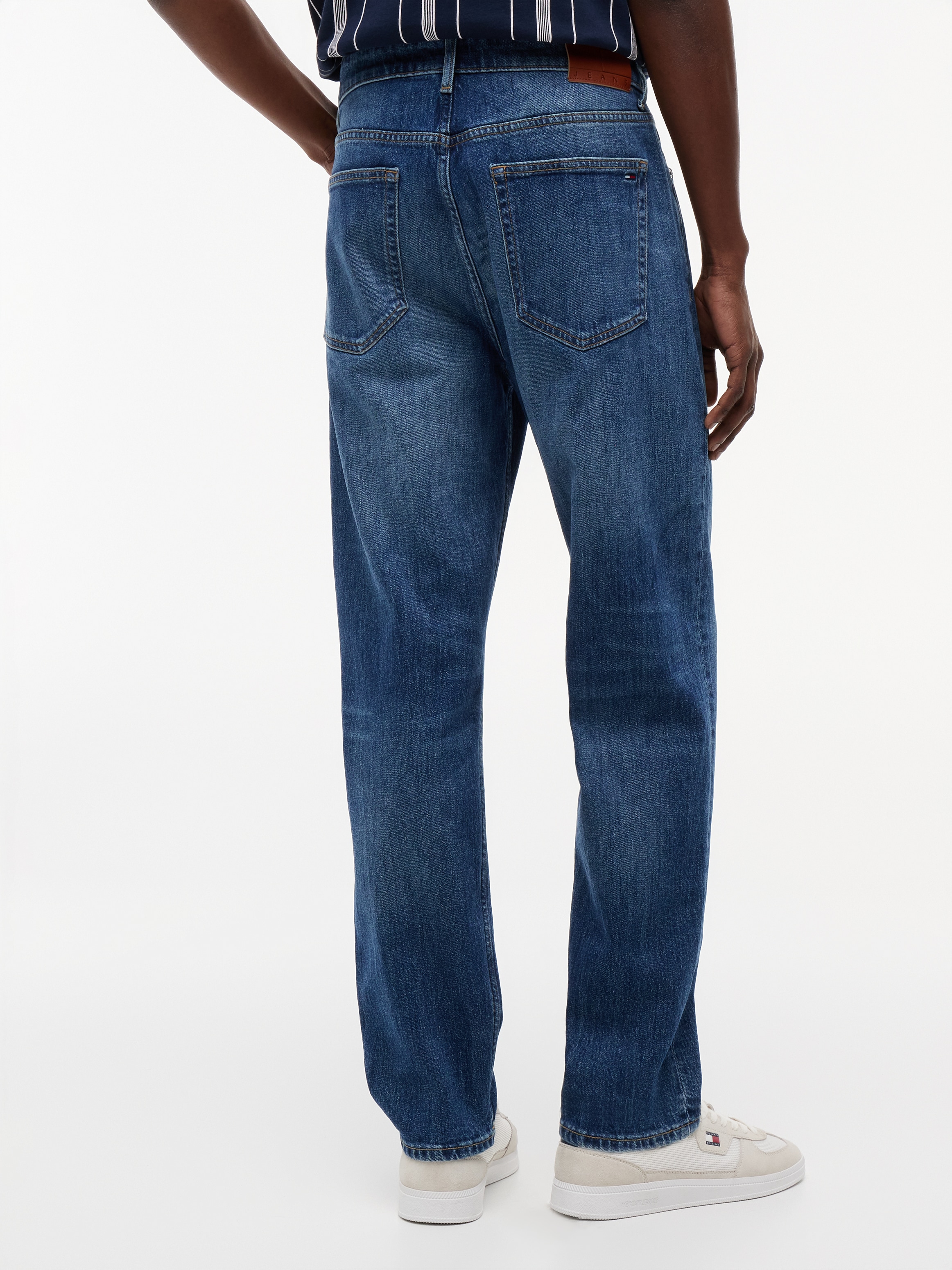 Tommy Jeans Jeans à 5 poches »Sonny« avec Stretch Tapered Relaxed Fit jusqu’à la taille 36
