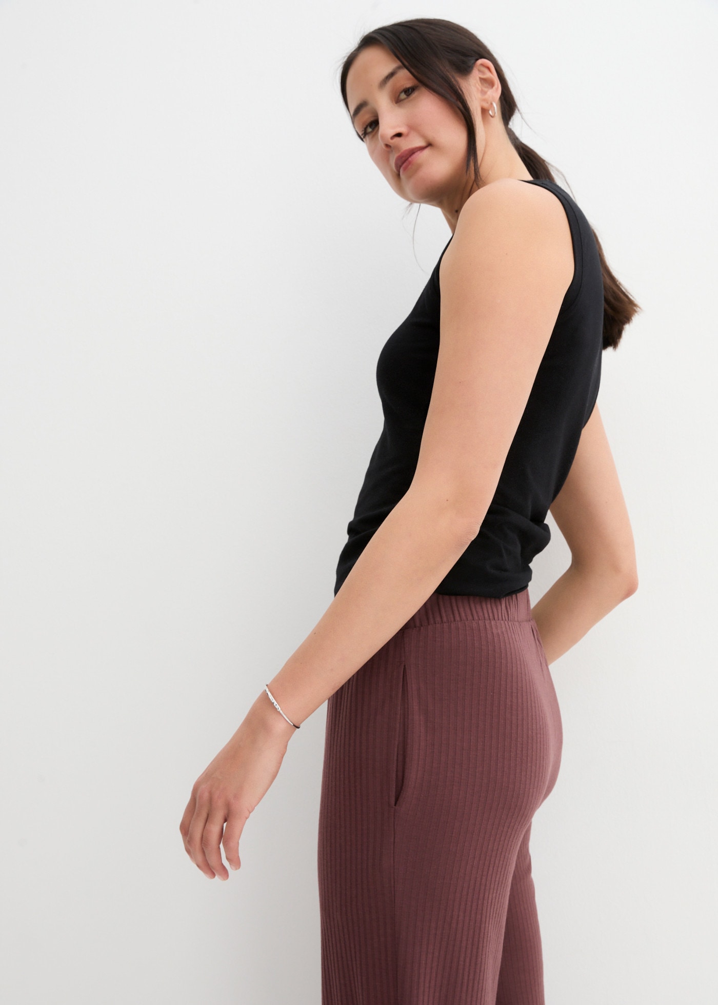 bonprix Jerseyhose »Jersey-Hose aus Rippe mit Bequembund«  aus Viskose, Polyester und Elasthan, lockere Passform, lässiger Stil