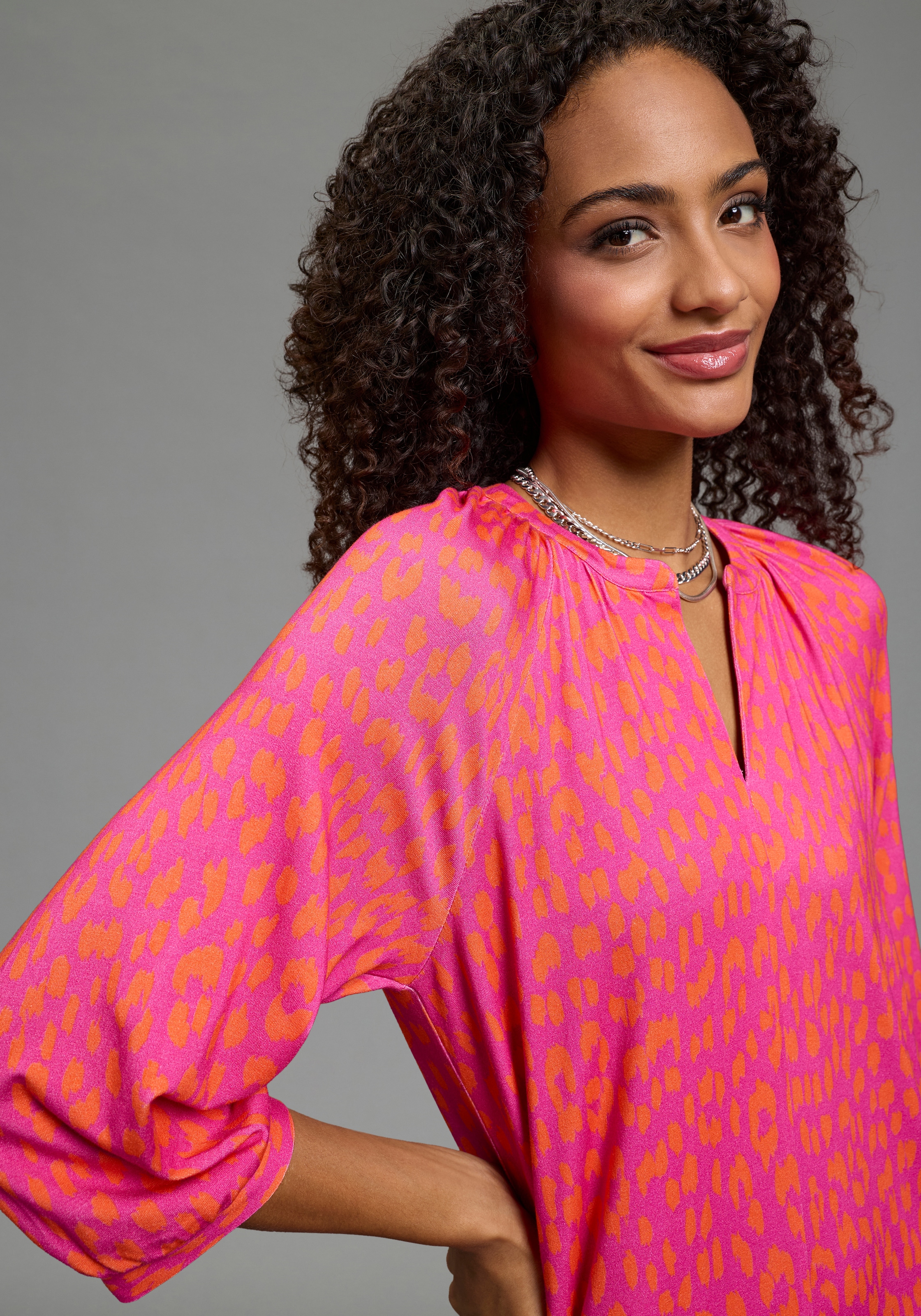 Laura Scott Sommerkleid Mini-Look, mit V-Ausschnitt, mit Halbarm, aus Viskose und Elasthan