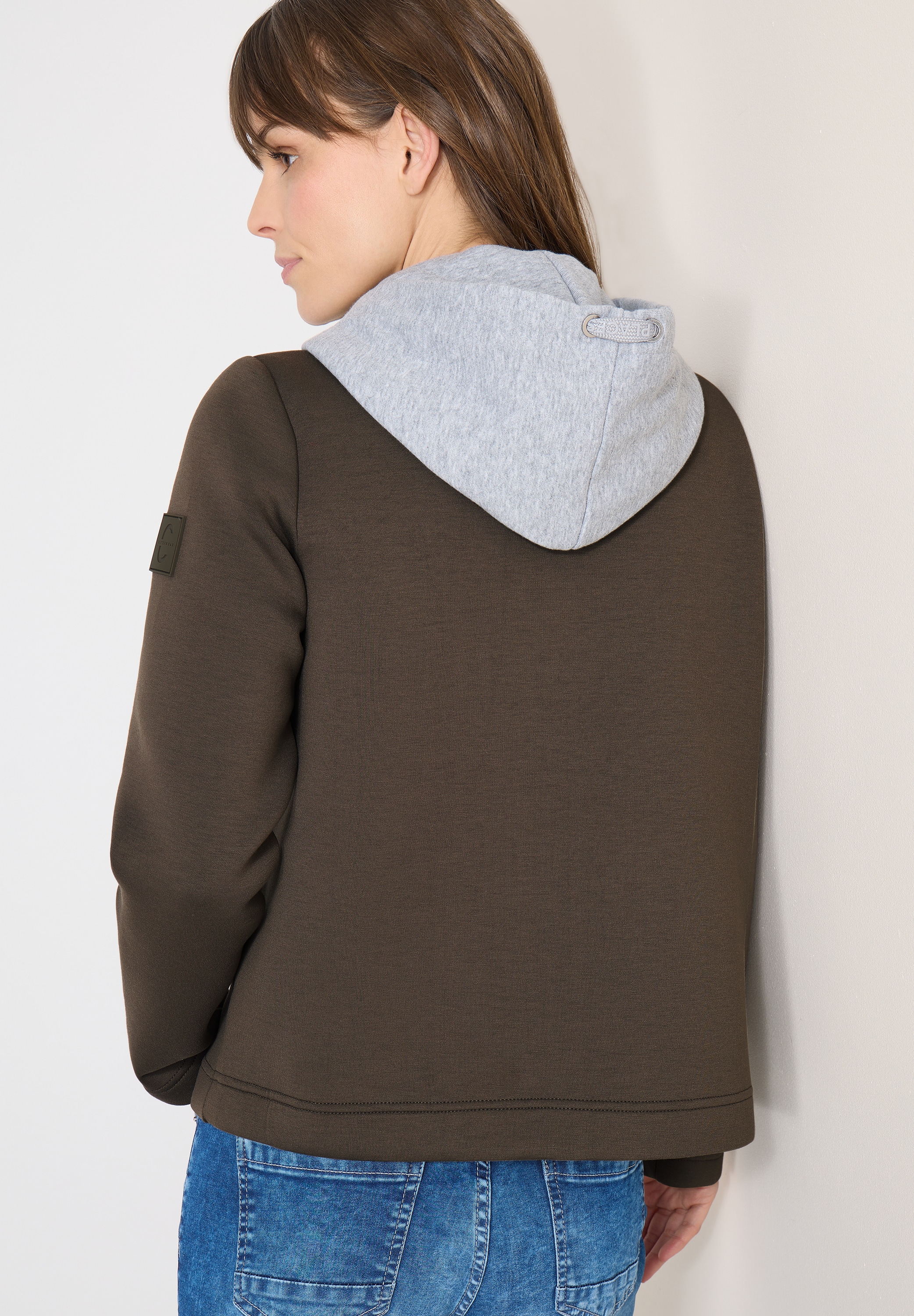 Cecil Caban mit Kapuze mit Reverskragen und Kapuze