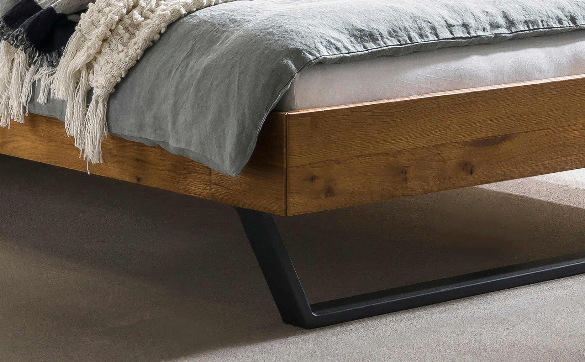 HASENA Lit en bois massif »Pietro« hauteur du pied 25 cm