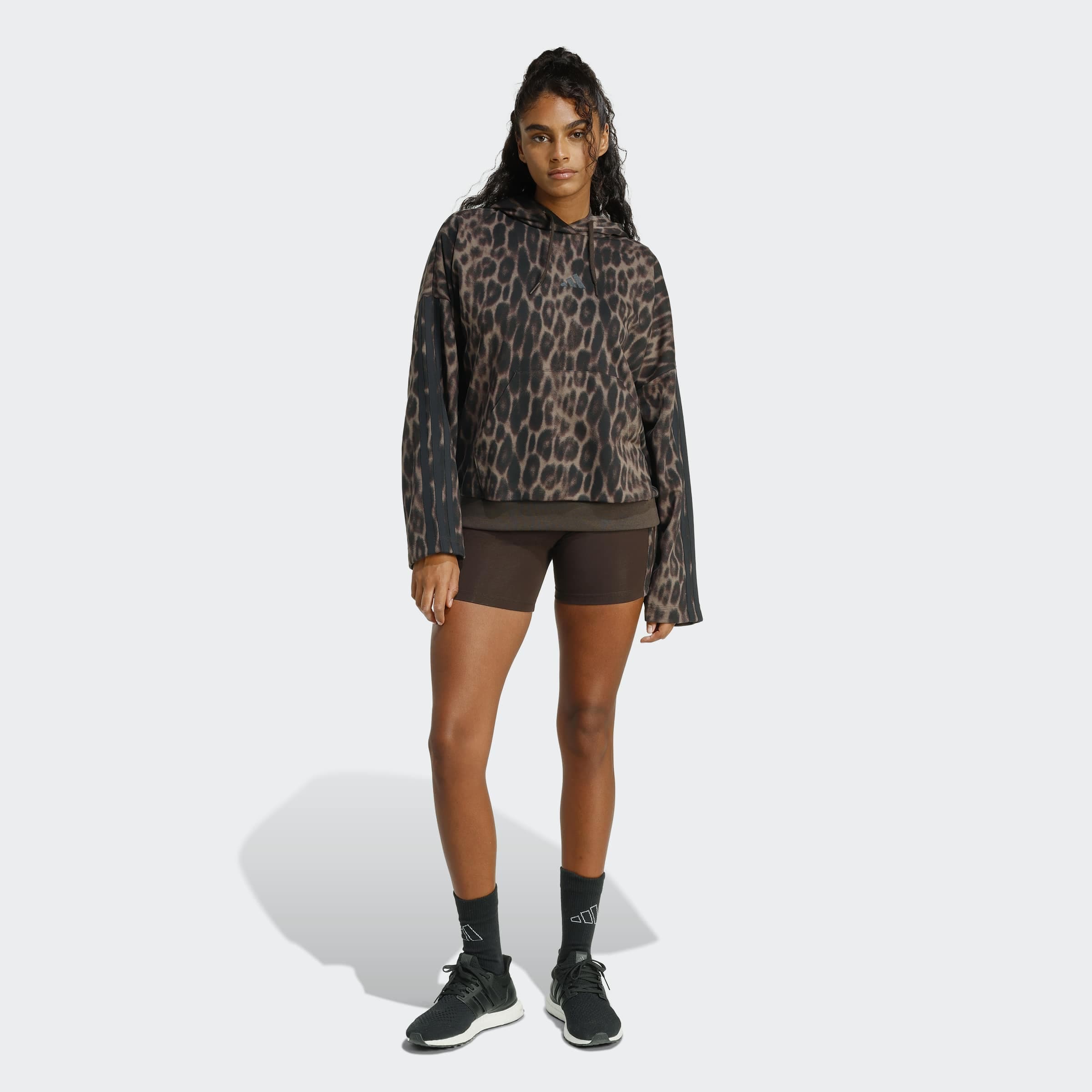 adidas Sportswear Sweat à capuche »SEASONAL ESSENTIALS LEOPARDENPRINT FRENCH TERRY HOODIE MIT 3-STREIFEN«
