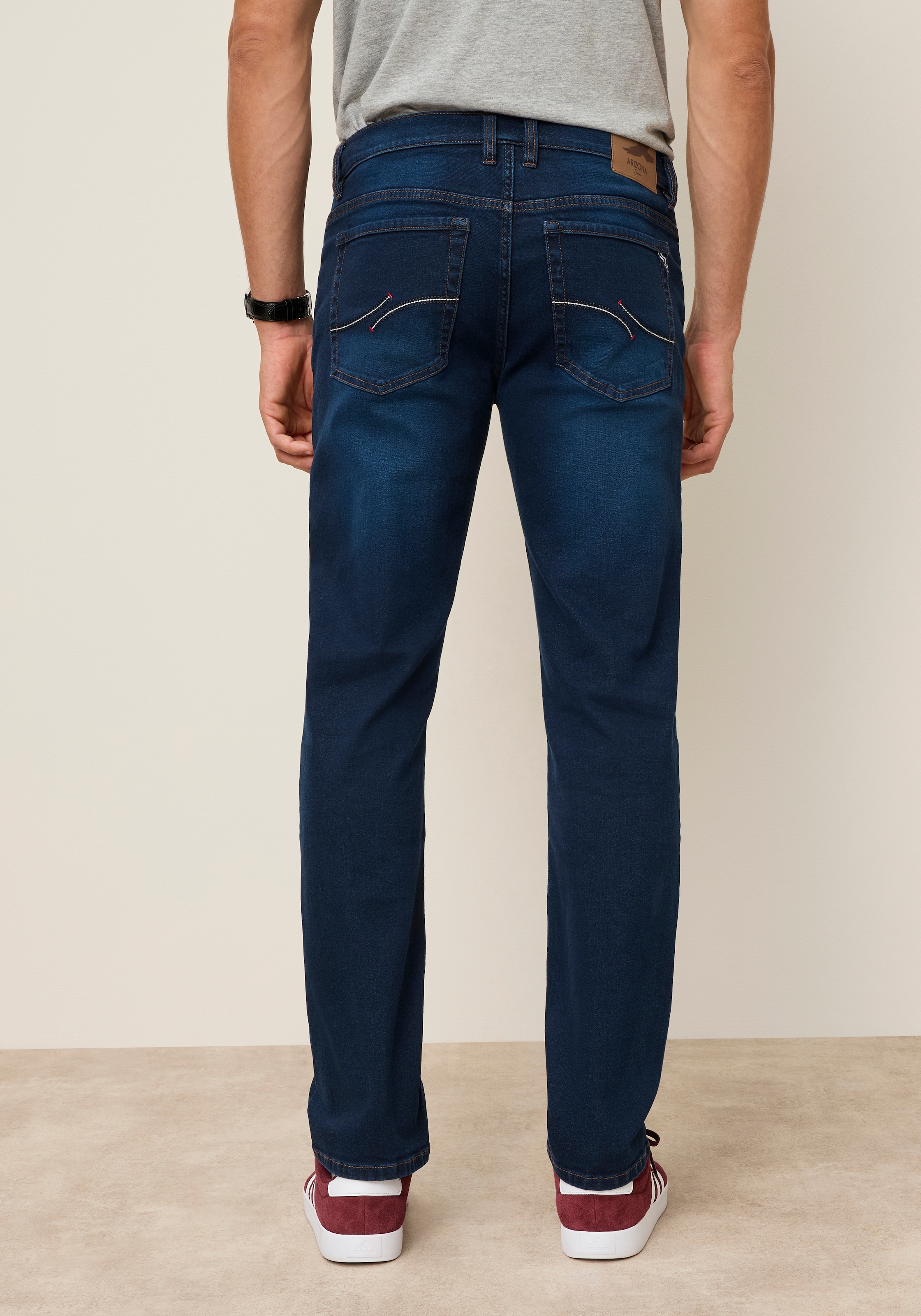 Arizona Straight-Jeans gerader Straight-Fit, aus elastischem Denim, niedrige Leibhöhe