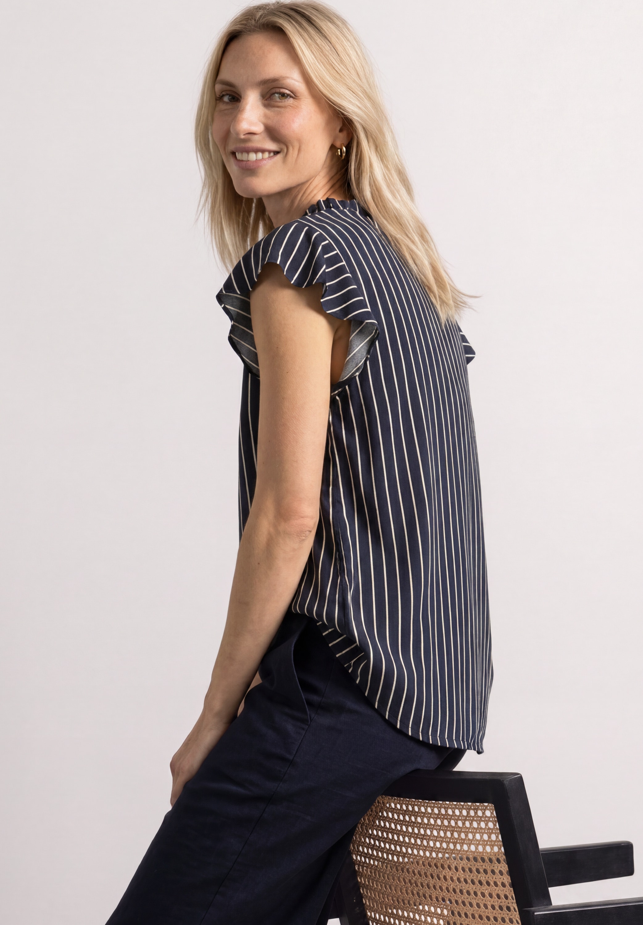 STREET ONE Blouse à manches courtes blouse d'été avec motif graphique et manches à volants