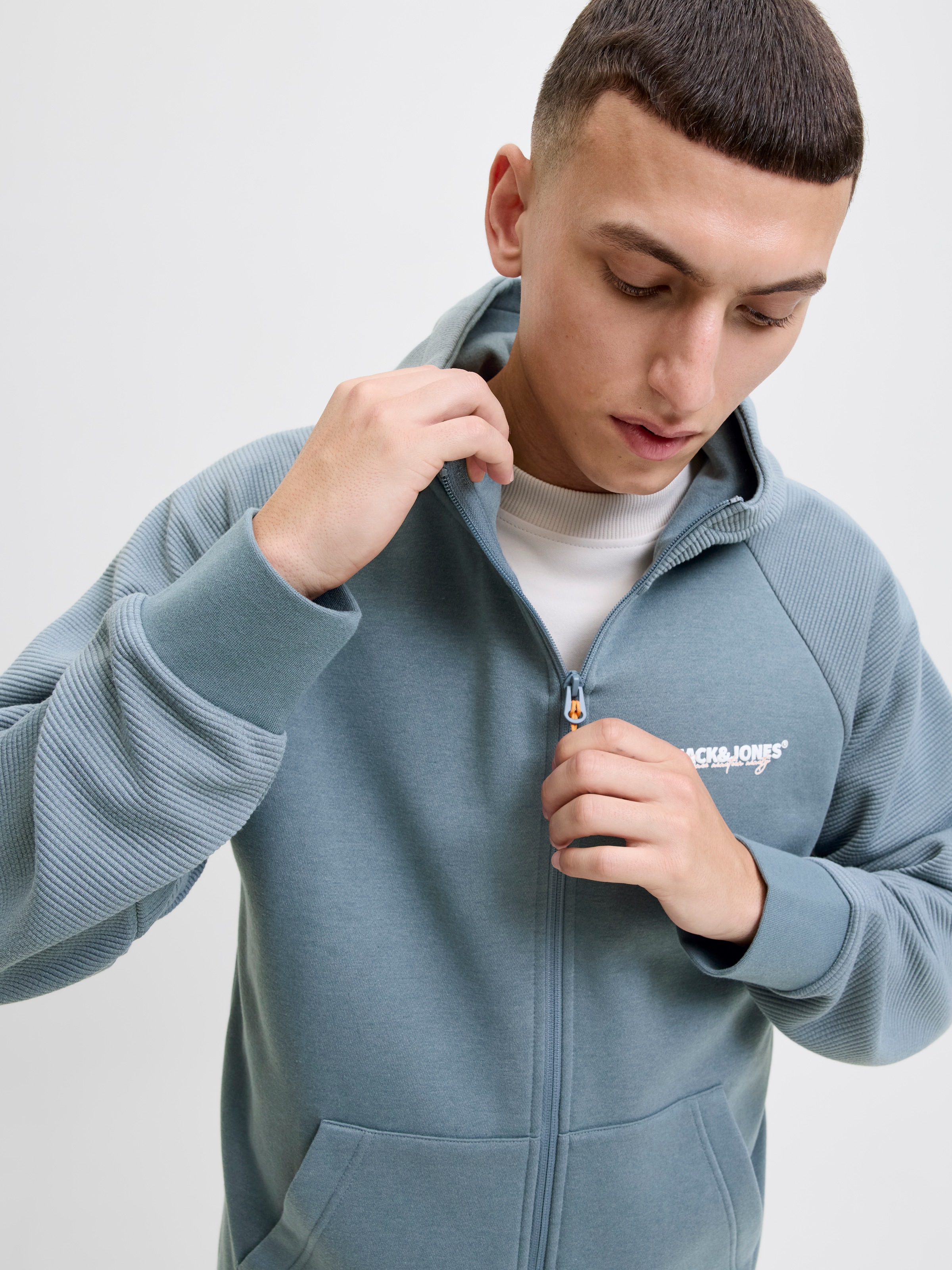 Jack & Jones Sweat à capuche »JJTHATCHER SWEAT ZIP HOOD«
