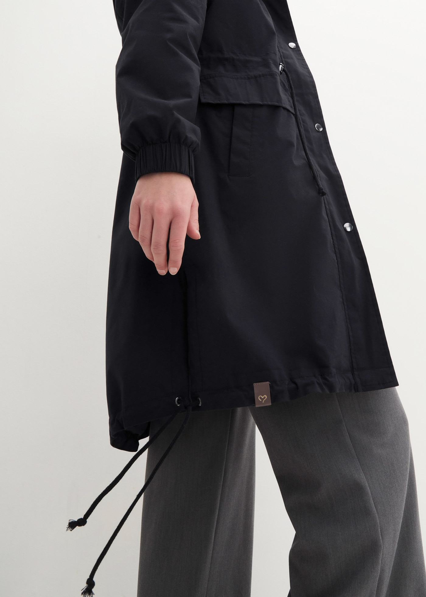bonprix Veste longue in Trench-Optik, mit Kapuze und vielen tollen Details