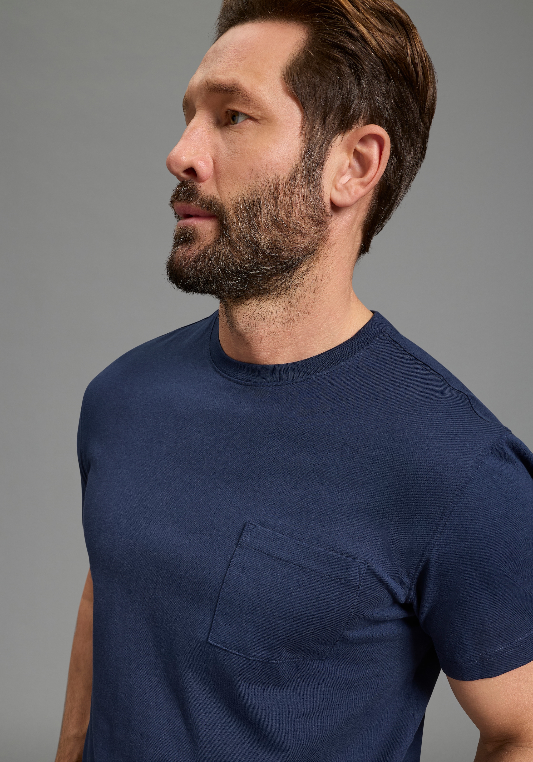 Man's World Shirt à col rond »Neue Kollektion!« coupe régulière, manches courtes, poche poitrine, uni