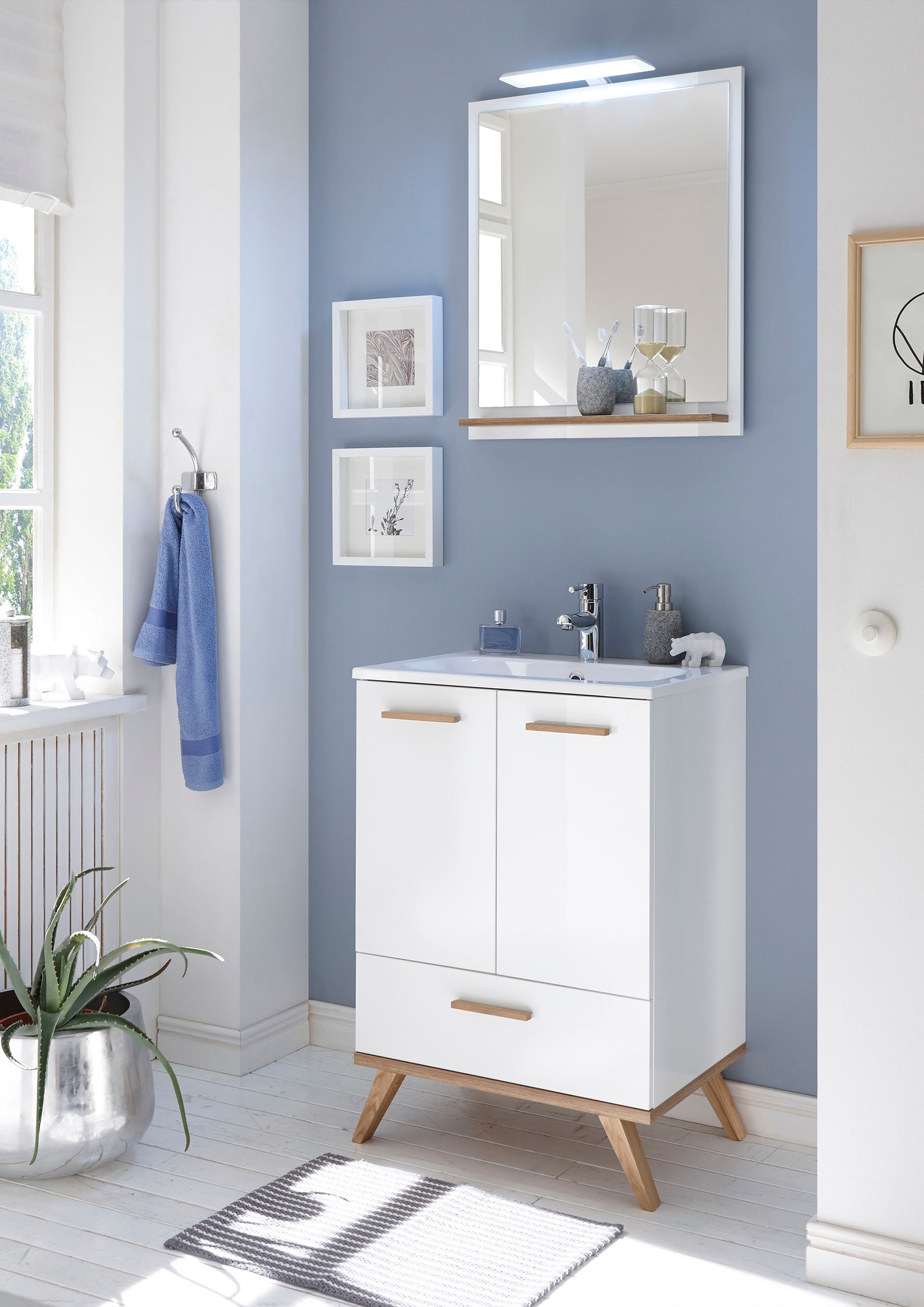 Saphir Badspiegel »Quickset 923 Spiegel 60 cm breit mit Ablage« Flächenspiegel Weiss Glanz, Riviera Eiche quer Nachbildung