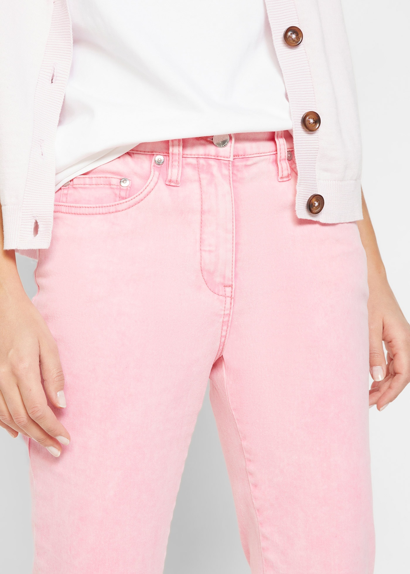 bonprix Pantalon tissé »Verkürzte Twill-Hose im Used-Look«  en coton et élasthanne, silhouette étroite, slim fit, look usé