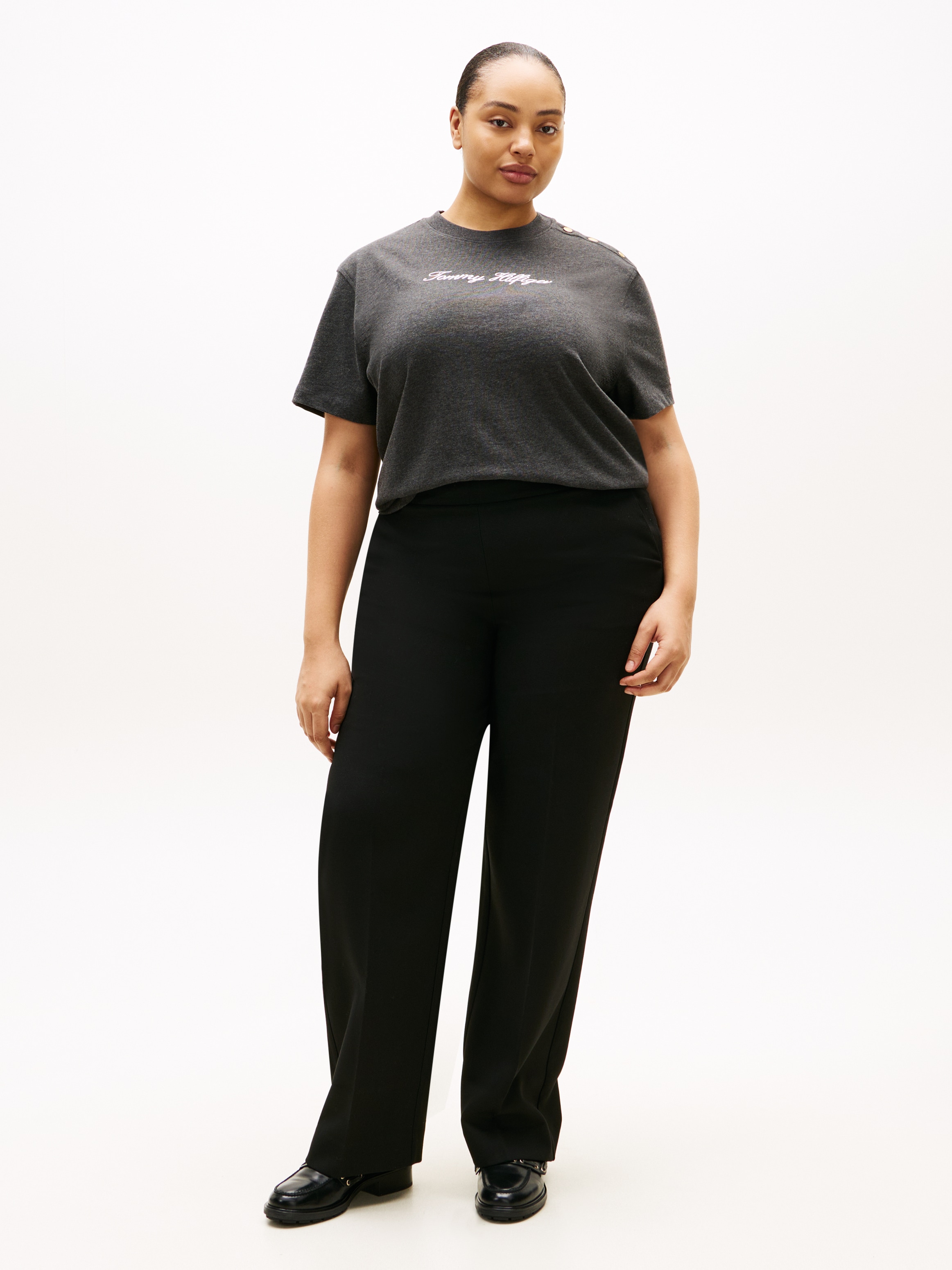 Tommy Hilfiger Curve Kurzarmshirt »CRV GOLD BTN SCRIPT MDRN SS TEE« in grossen Grössen, mit goldfarbenen Knöpfen