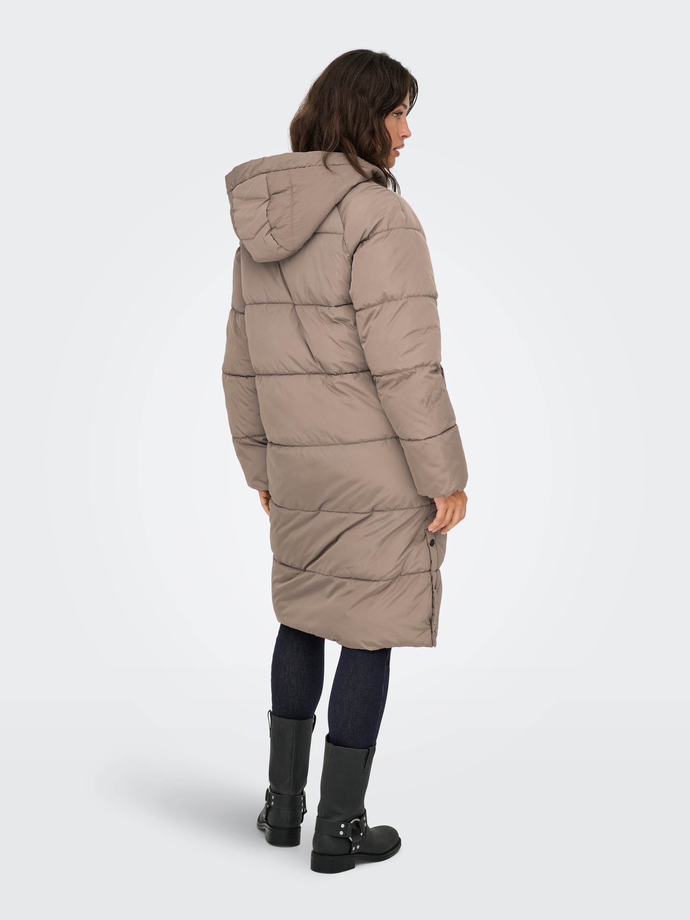 ONLY Steppmantel »ONLAMAND – Langer Puffercoat mit 2-Wege-Reissverschluss« lässig geschnitten, modisch, Steppware, Materialmix, hochschliessend