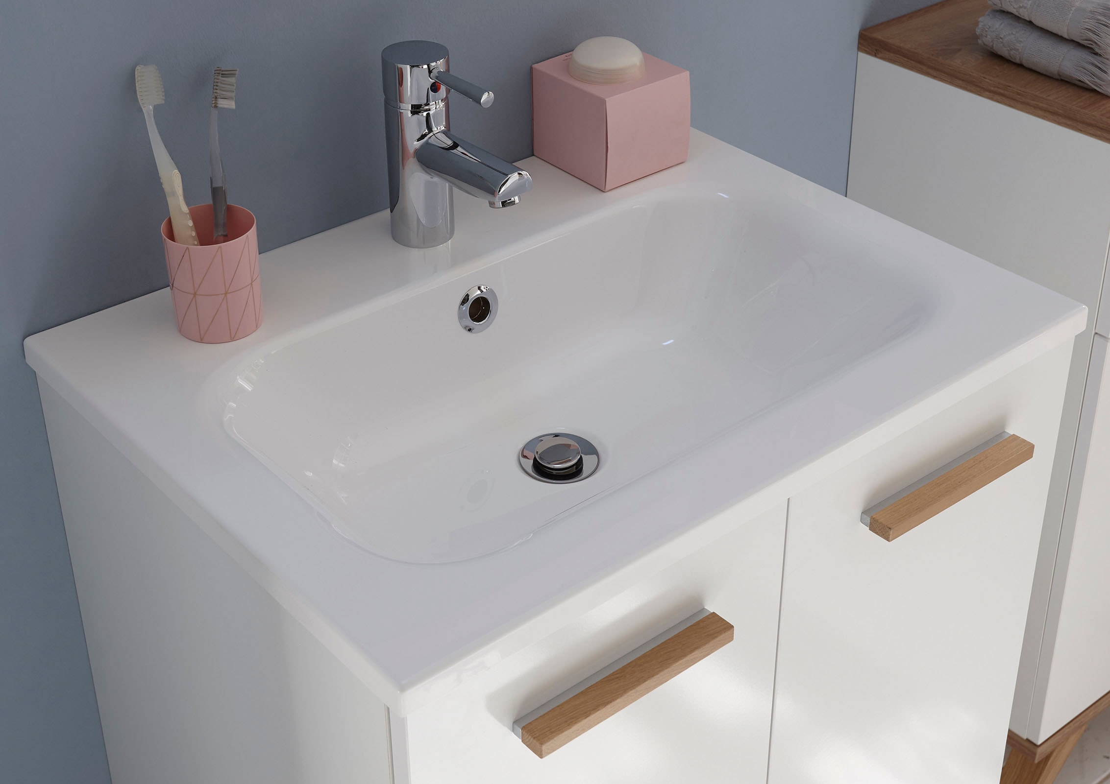 Saphir Table de lavage »Quickset Mineralmarmor-Waschtisch mit Unterschrank, 61 cm breit« Poste de travail, poignées en bois, incl. amortisseur de porte, 2 portes, 1 tiroir