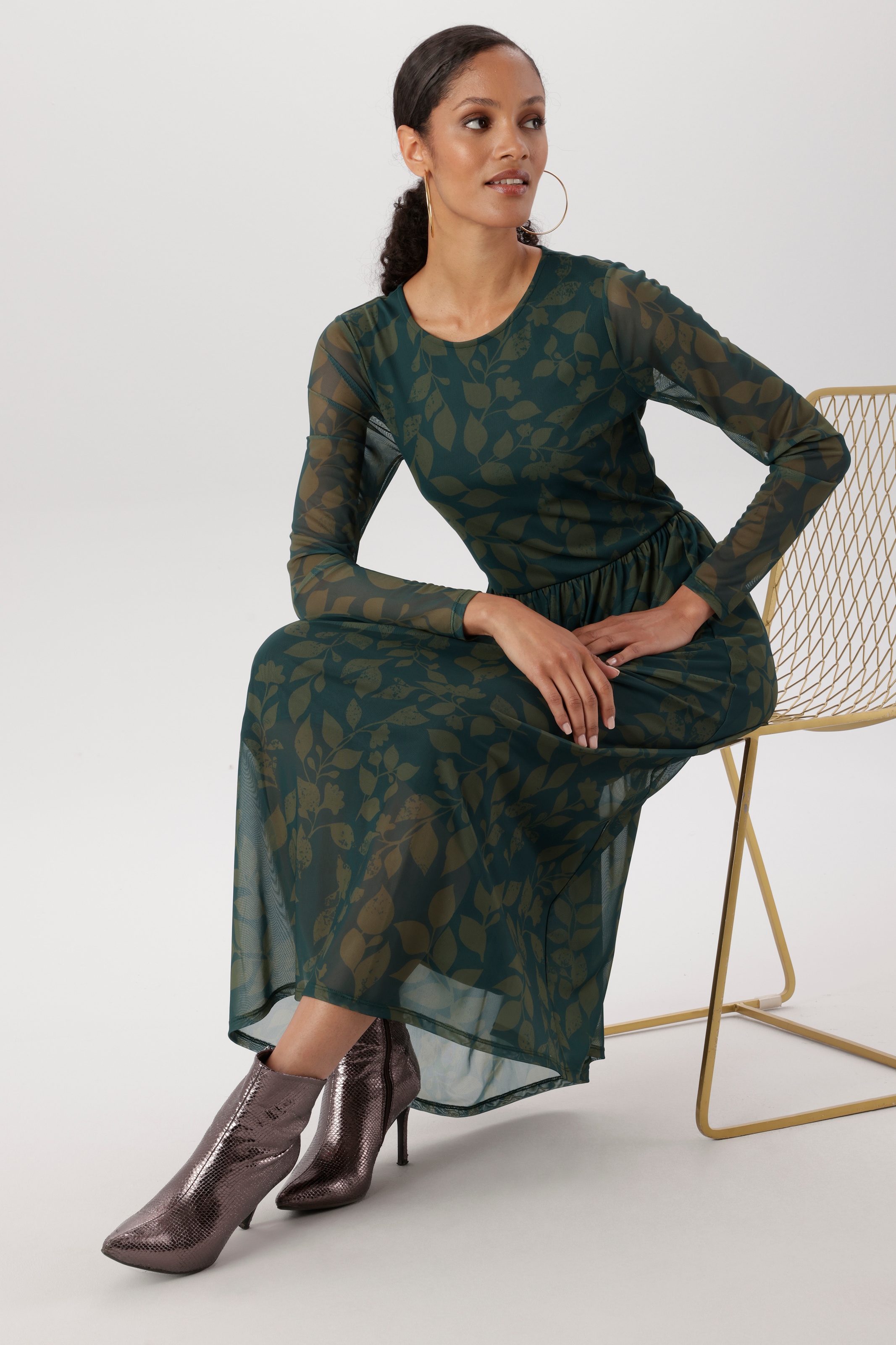 Aniston SELECTED Robe midi avec motif floral fantaisiste de feuilles