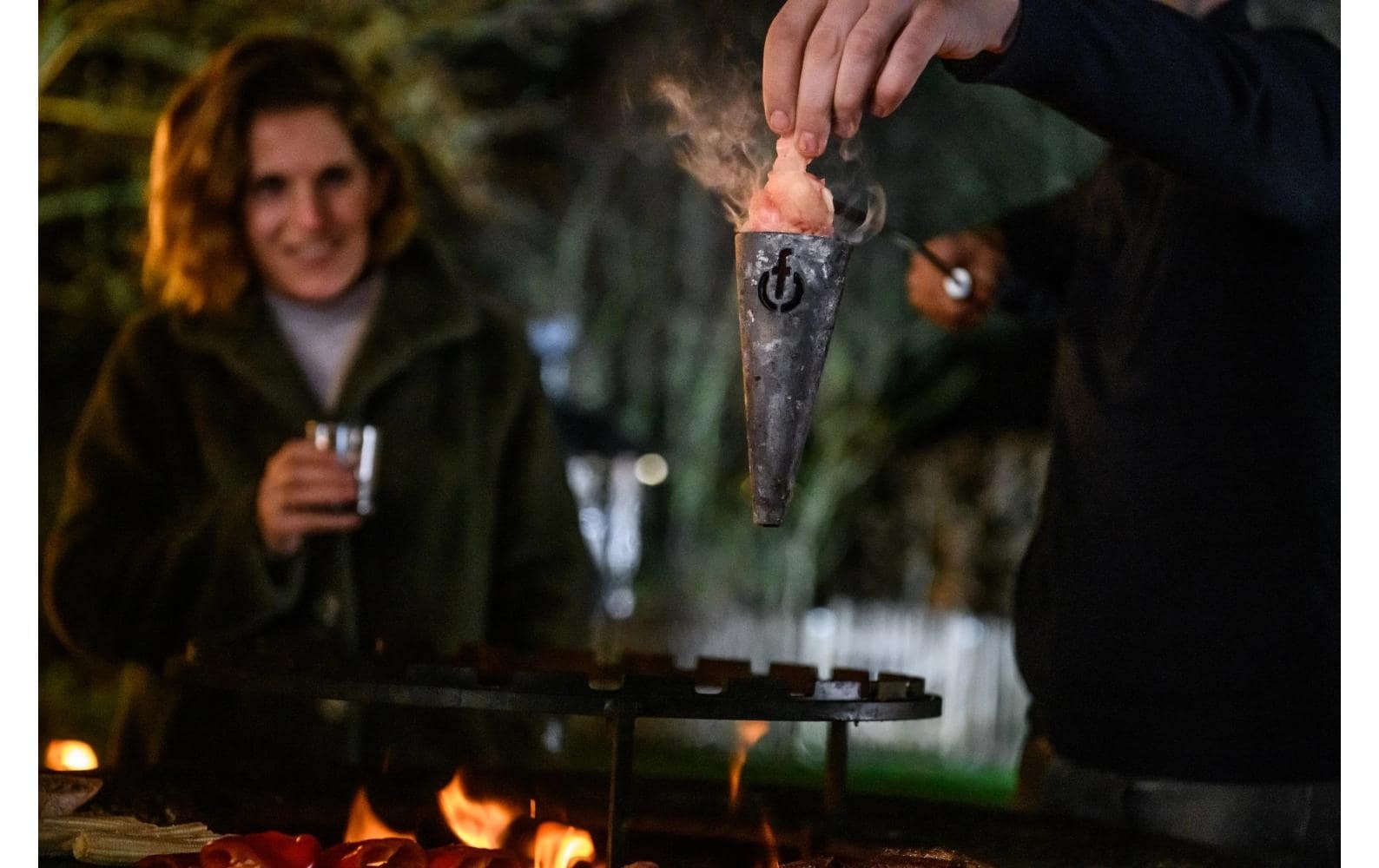   Grillguthalter »Forged BBQ Flambadou aus Gusseisen mit Olivenholzgriff« Gusseisen | Stahl