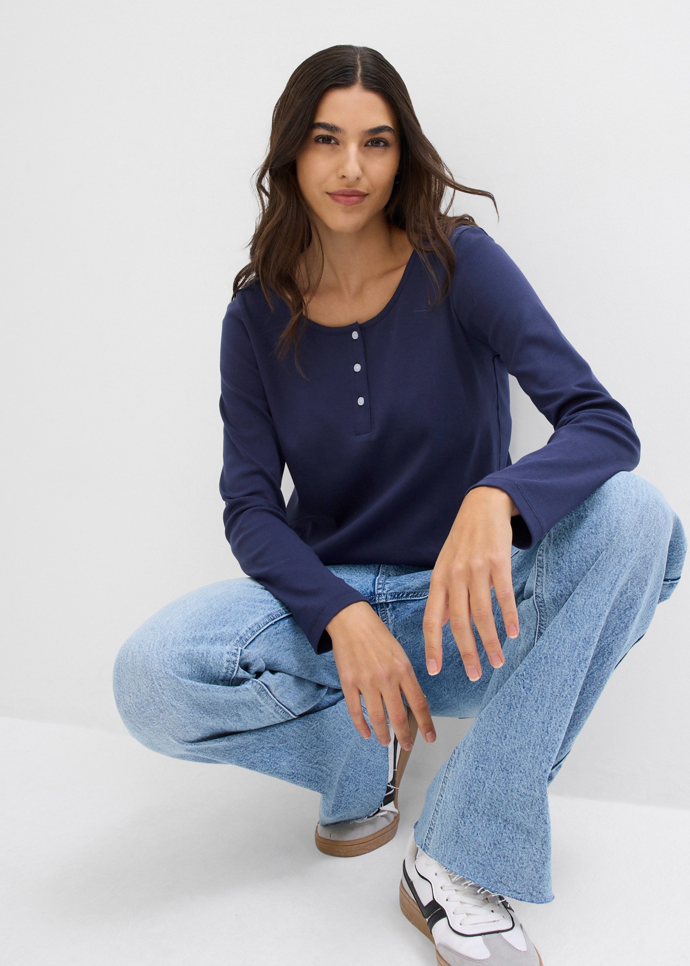 bonprix T-shirt à manches longues 1 körperbetonte Passform, Langarm, mit kurzer Knopfleiste im Henley-Stil