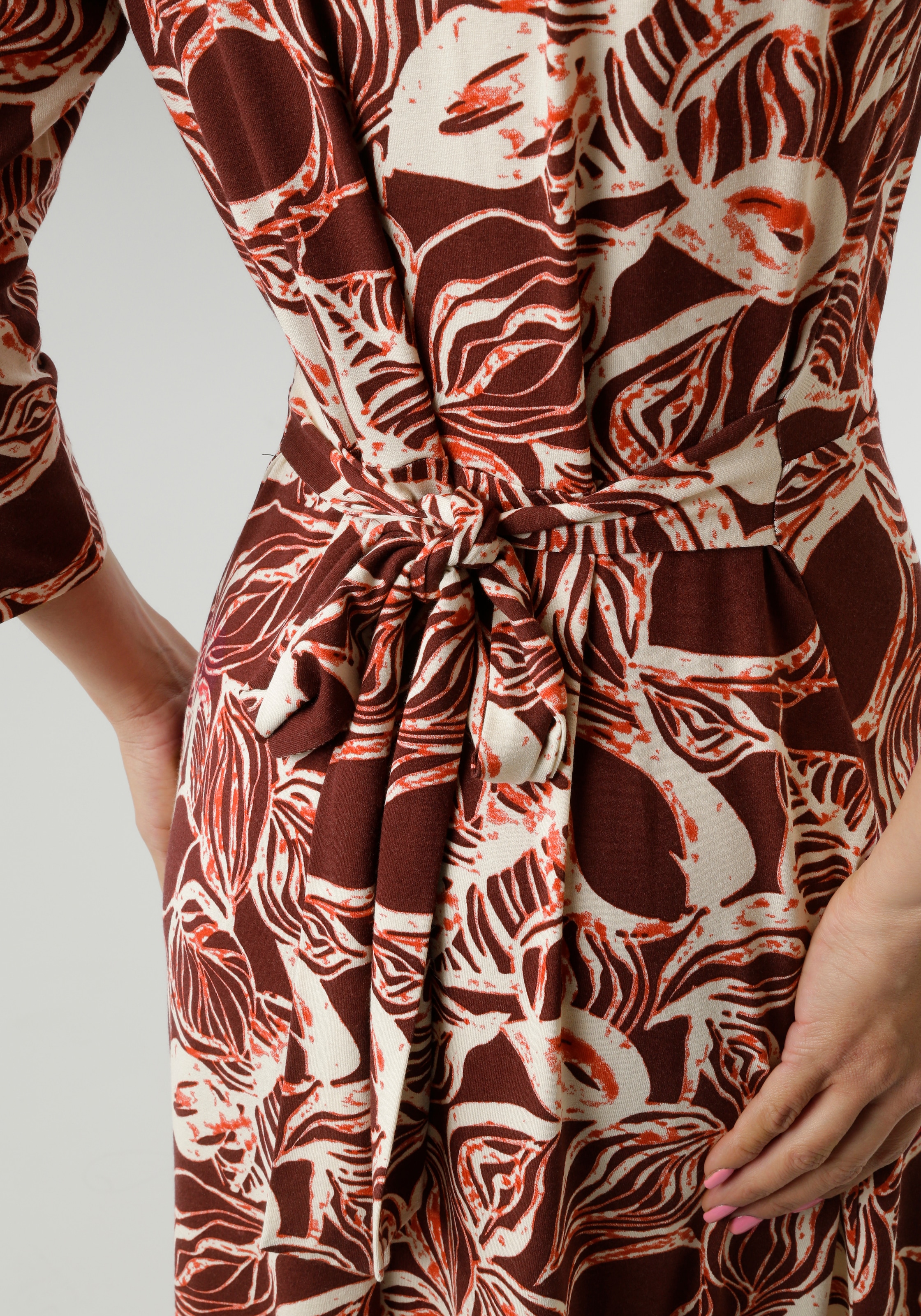 Aniston SELECTED Robe en jersey mit V-Ausschnitt in Wickeloptik und Bindedetail - NEUE KOLLEKTION