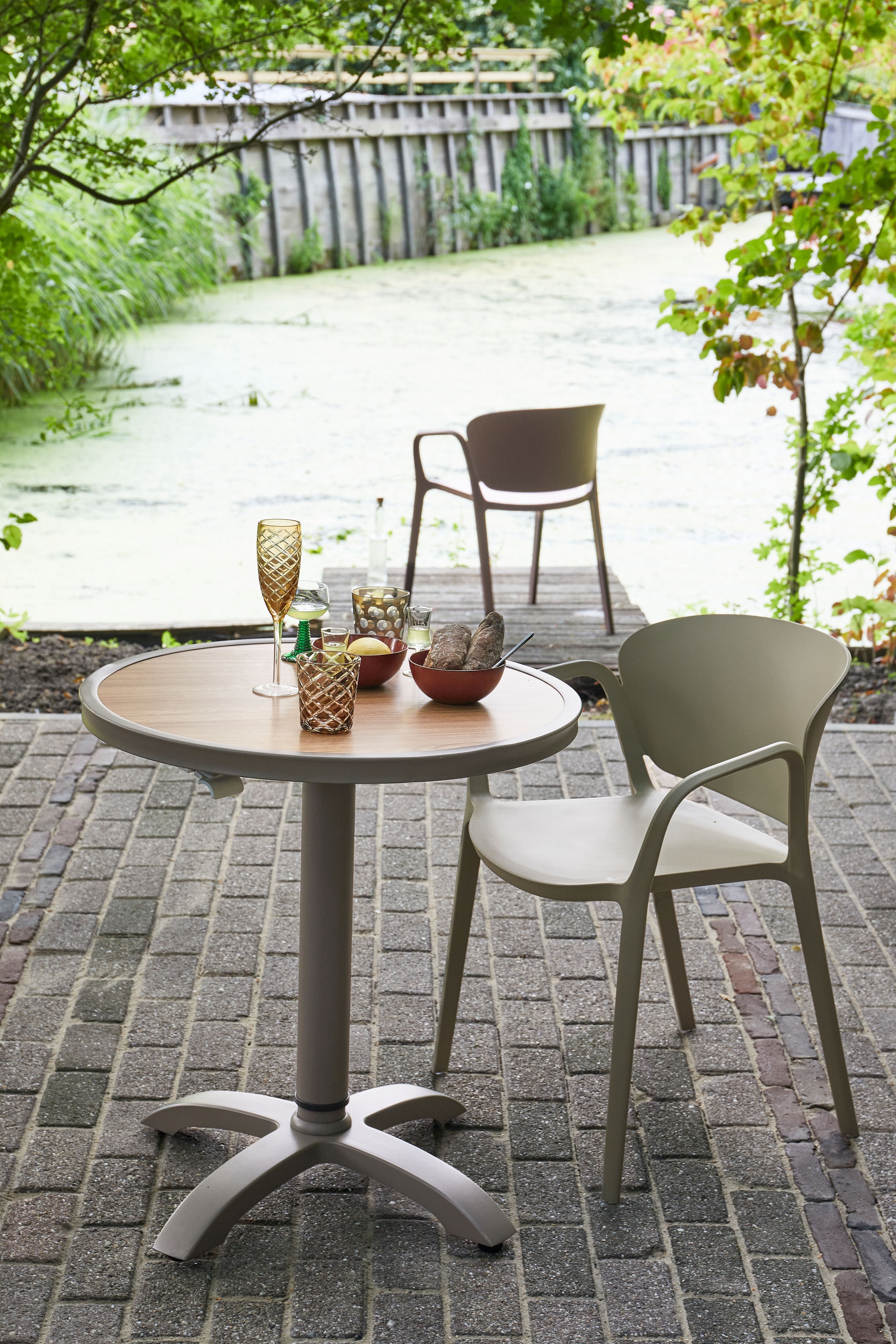 WOOOD Tabouret de bar »Jeppe aus Aluminium höhenverstellbar, B 70 x T 70 x H 72/110 cm« adapté pour l'extérieur, facile à monter, facile d'entretien