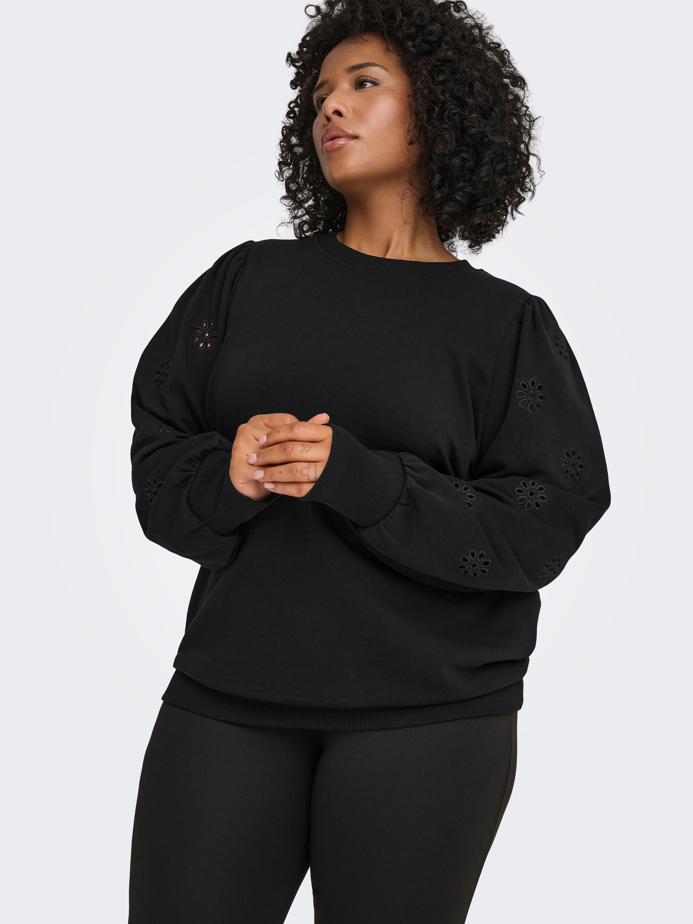 ONLY CARMAKOMA Sweat-shirt »CARFEMME L/S PUFF EMBROIDERY UB SWT NOOS«, mélange coton, coupe régulière
