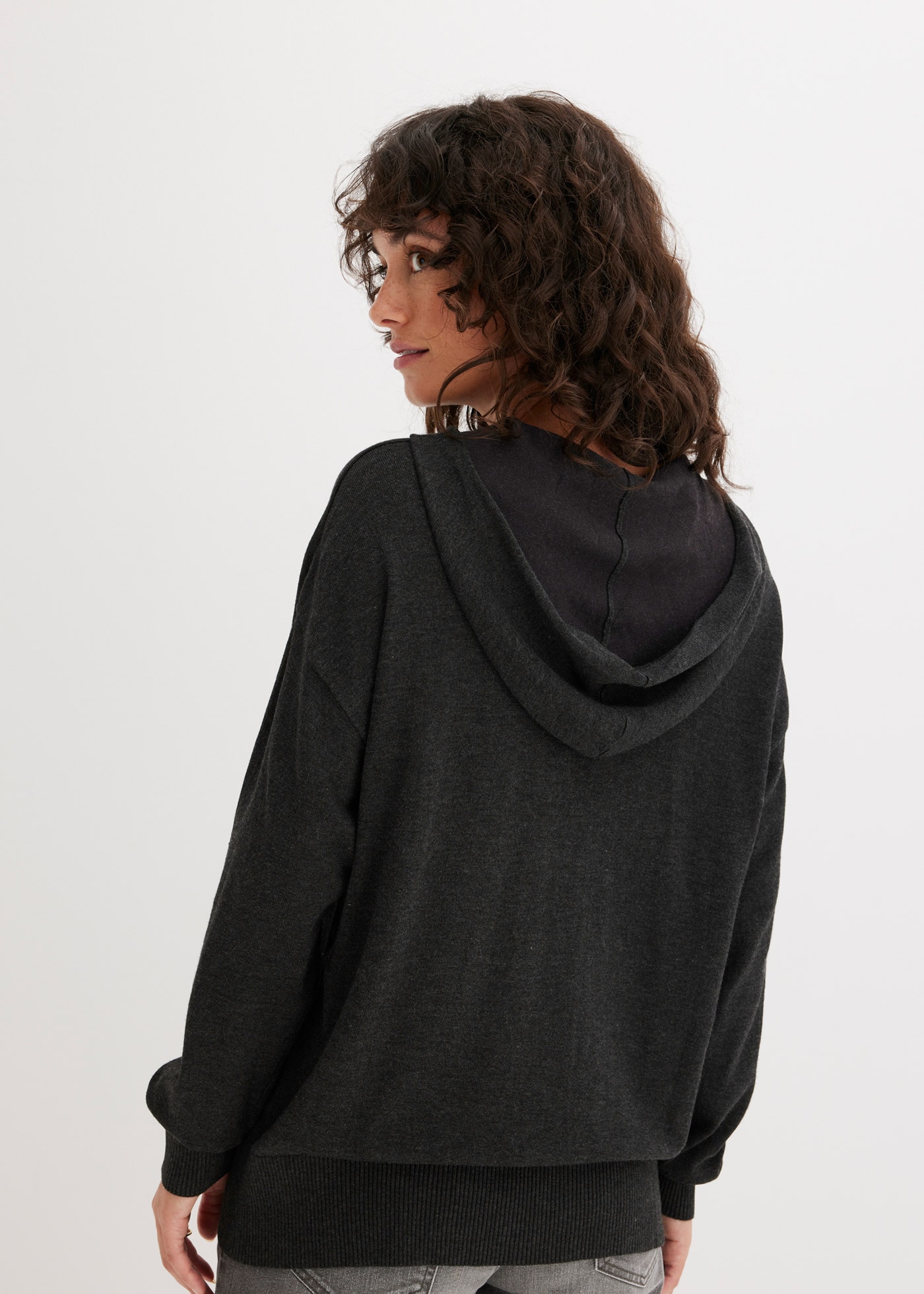 bonprix Strickpullover aus Viskosemischung, mit Kapuze, mit Kängurutasche