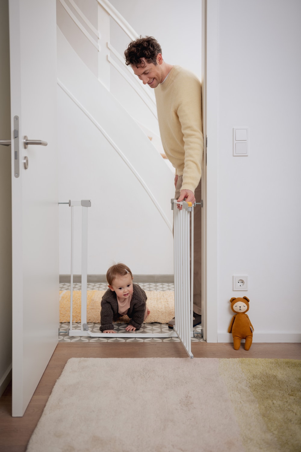 Hauck Türschutzgitter »Clear Step Autoclose 2, White« auch als Treppenschutzgitter verwendbar; 75-80, flacher Durchgang