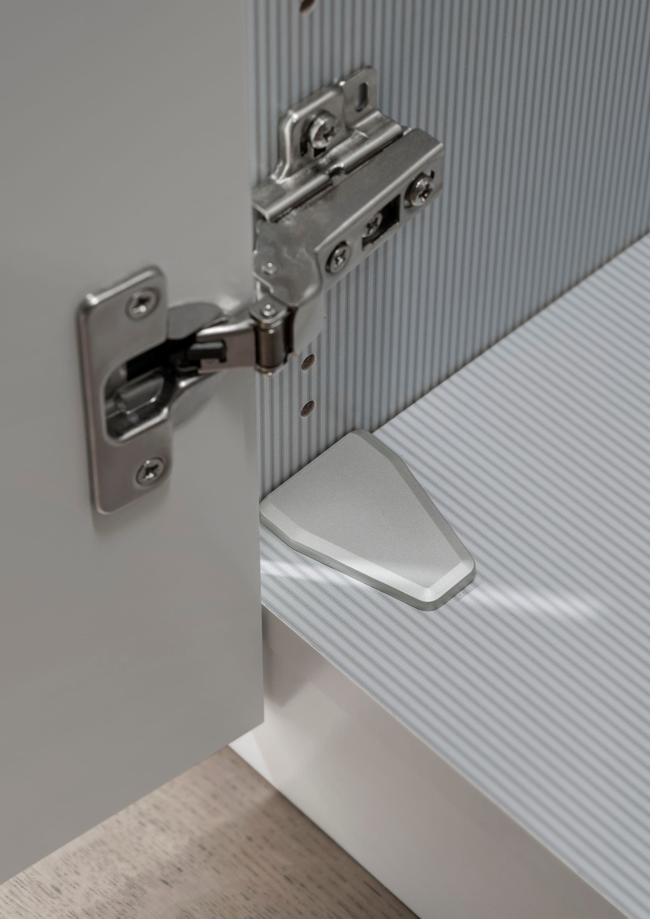 WIEMANN Armoire à portes battantes »Monaco« mit Teil-Glasfront sowie hochwertige Beschläge inkl. Türdämpfung