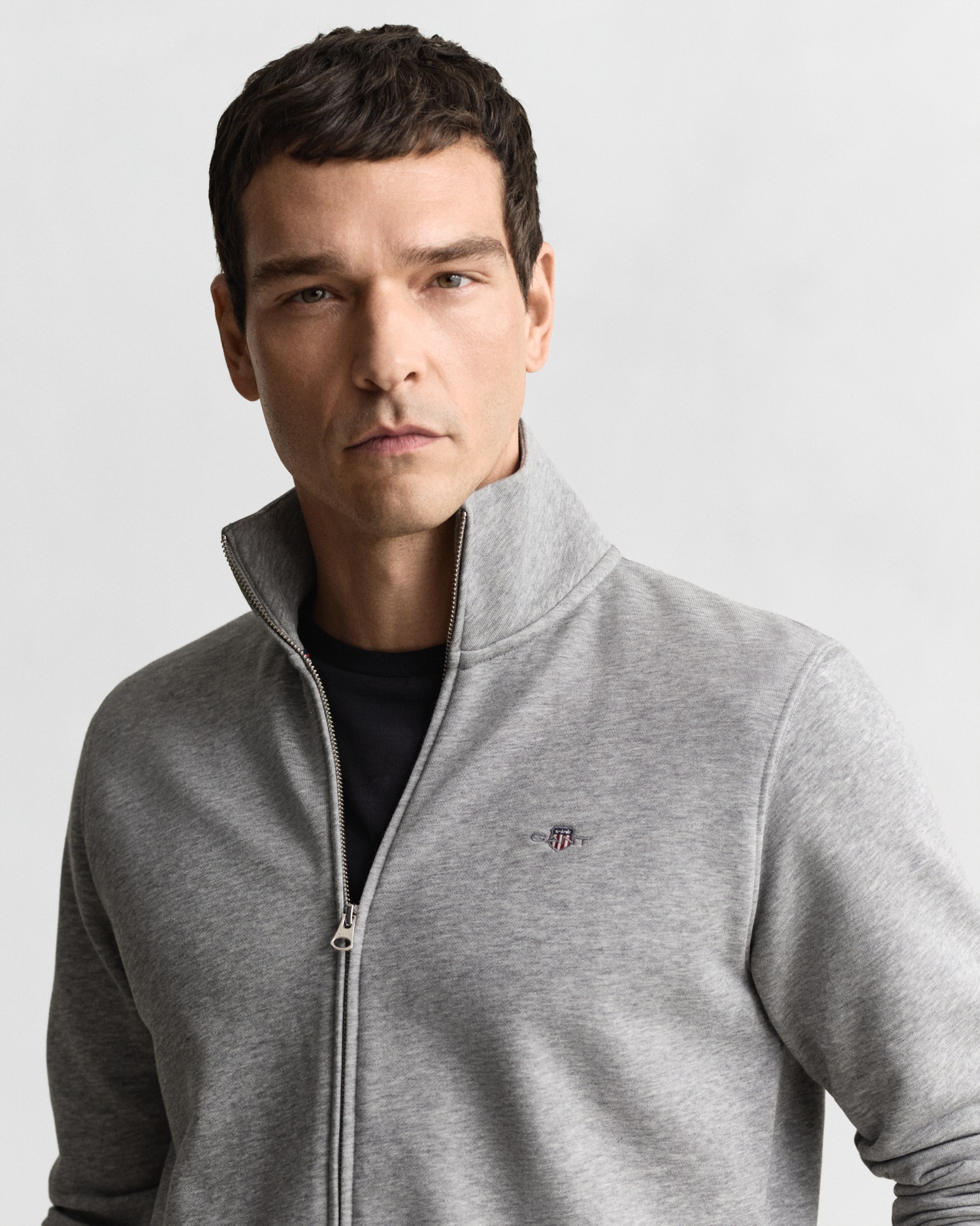 Gant Veste sweat »REG SHIELD FULL ZIP SWEAT« mit Logostickerei auf der Brust