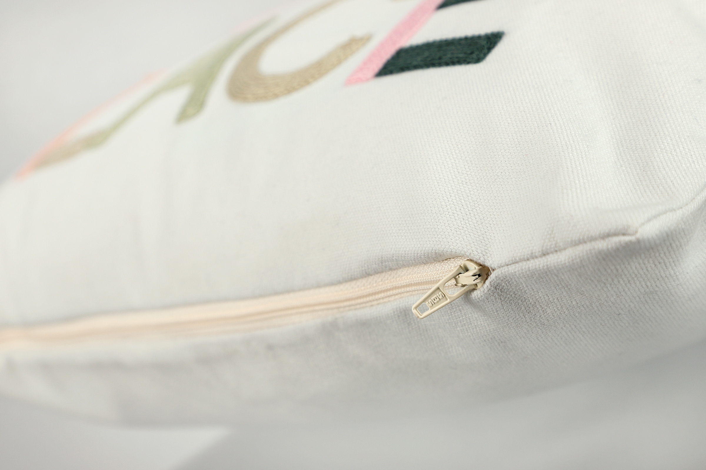 TOM TAILOR HOME Kissenbezug »Happy« mit aufgesticktem Schriftzug