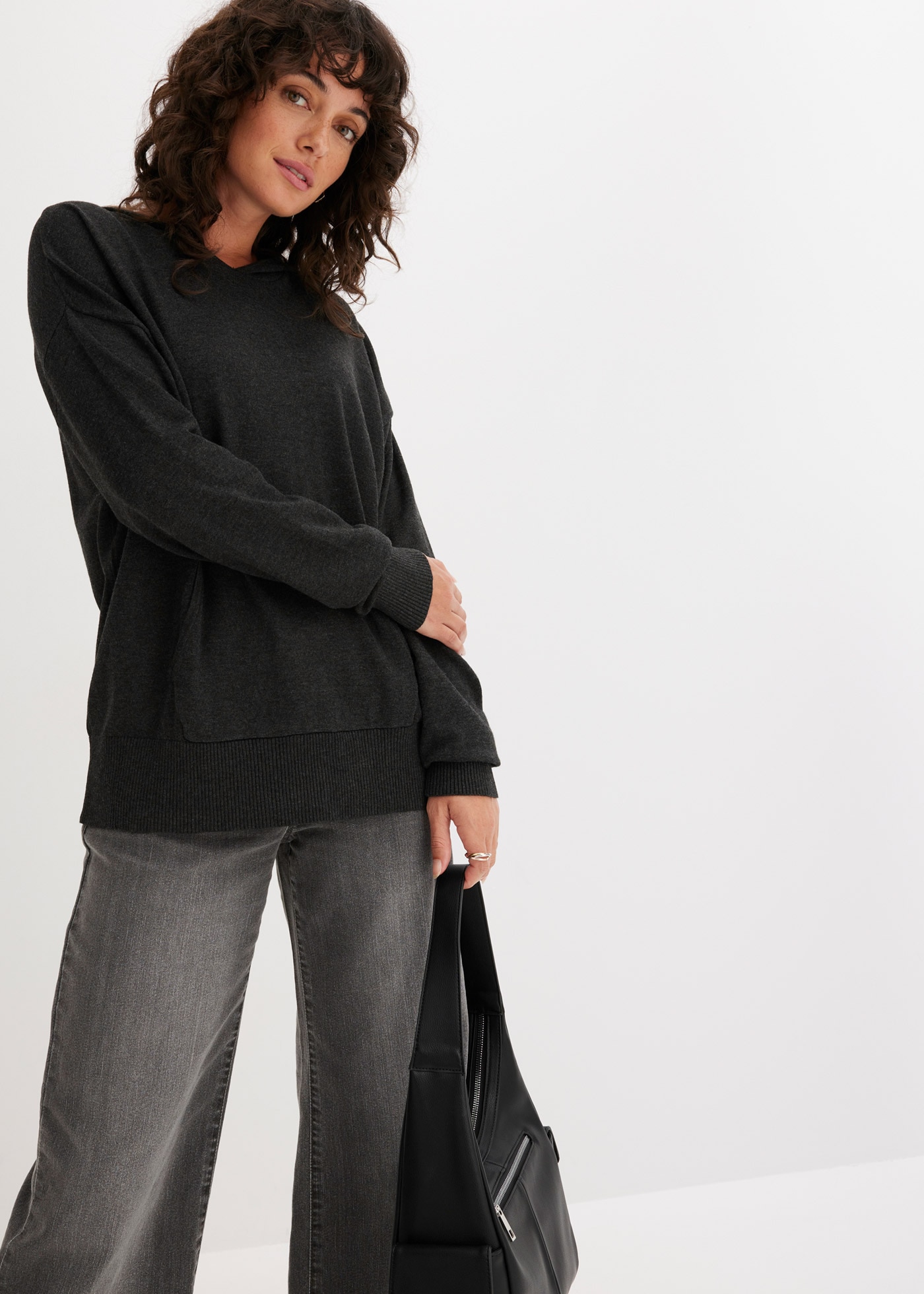 bonprix Strickpullover aus Viskosemischung, mit Kapuze, mit Kängurutasche