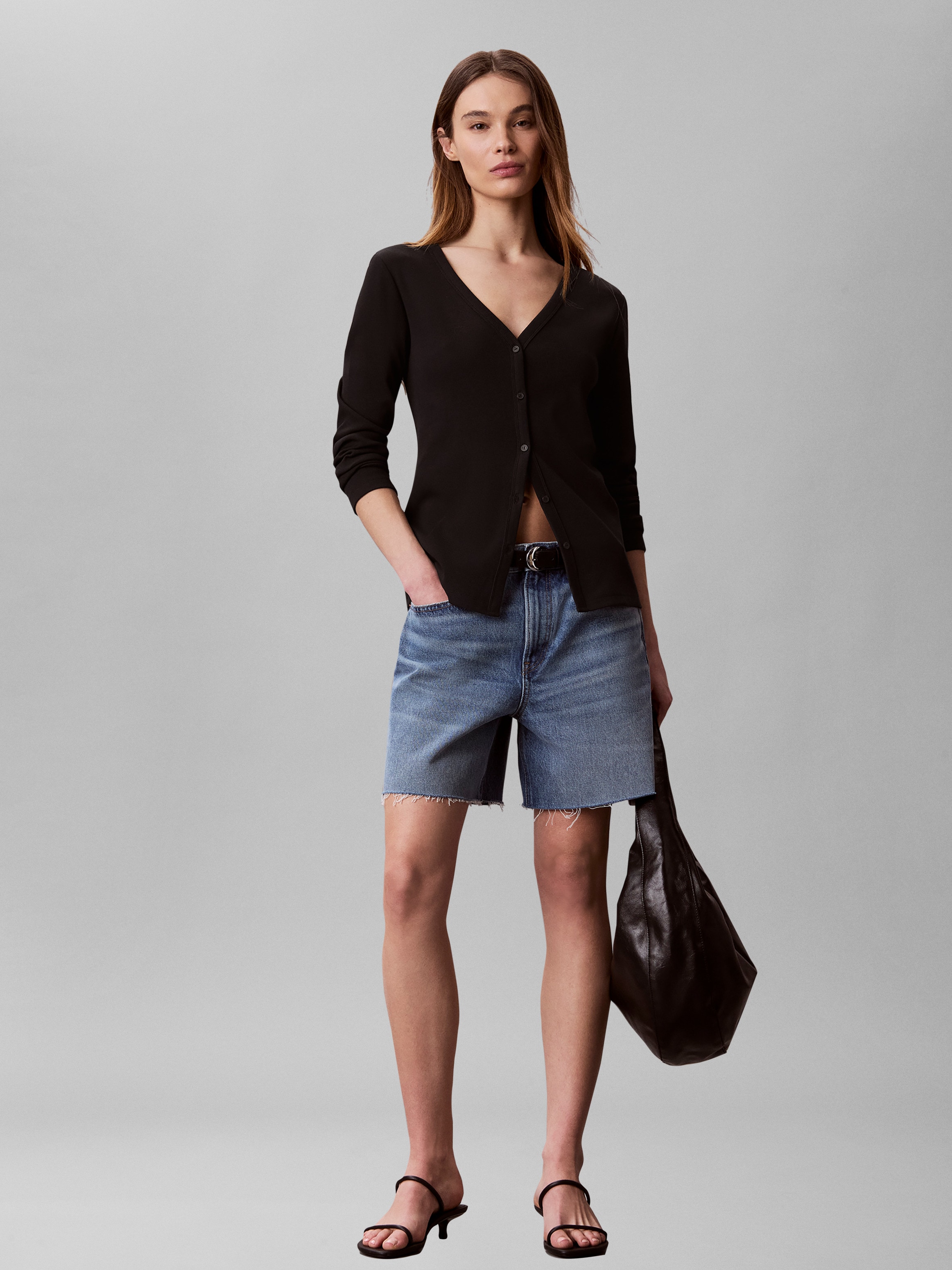 Calvin Klein Jeans Langarmshirt »WOVEN LABEL BABY RIB BUTTON« Figurbetonte Passform mit V-Ausschnitt