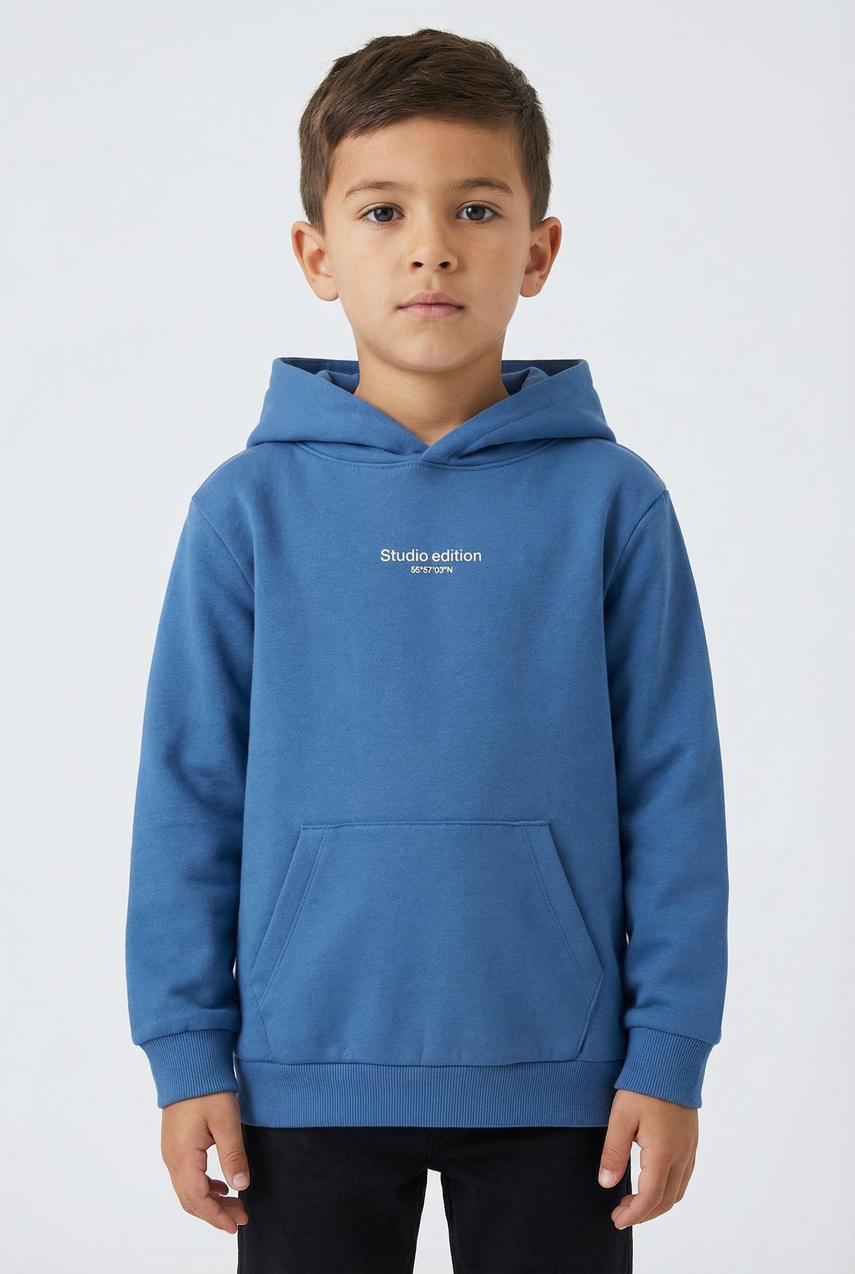 Name It Kapuzensweatshirt »NKMBRODY LS NREG SWEAT WH BRU NOOS«, mit kleinem Logoprint
