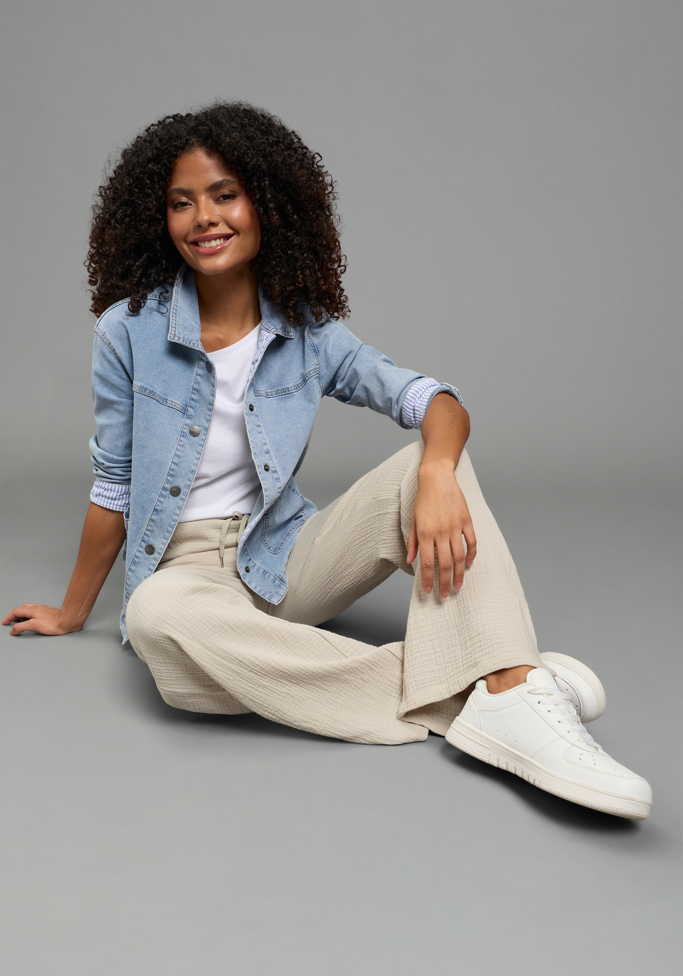 KangaROOS Veste en jean modischer Stil, normaler Kragen, aufgesetzte Taschen, Comfort Fit