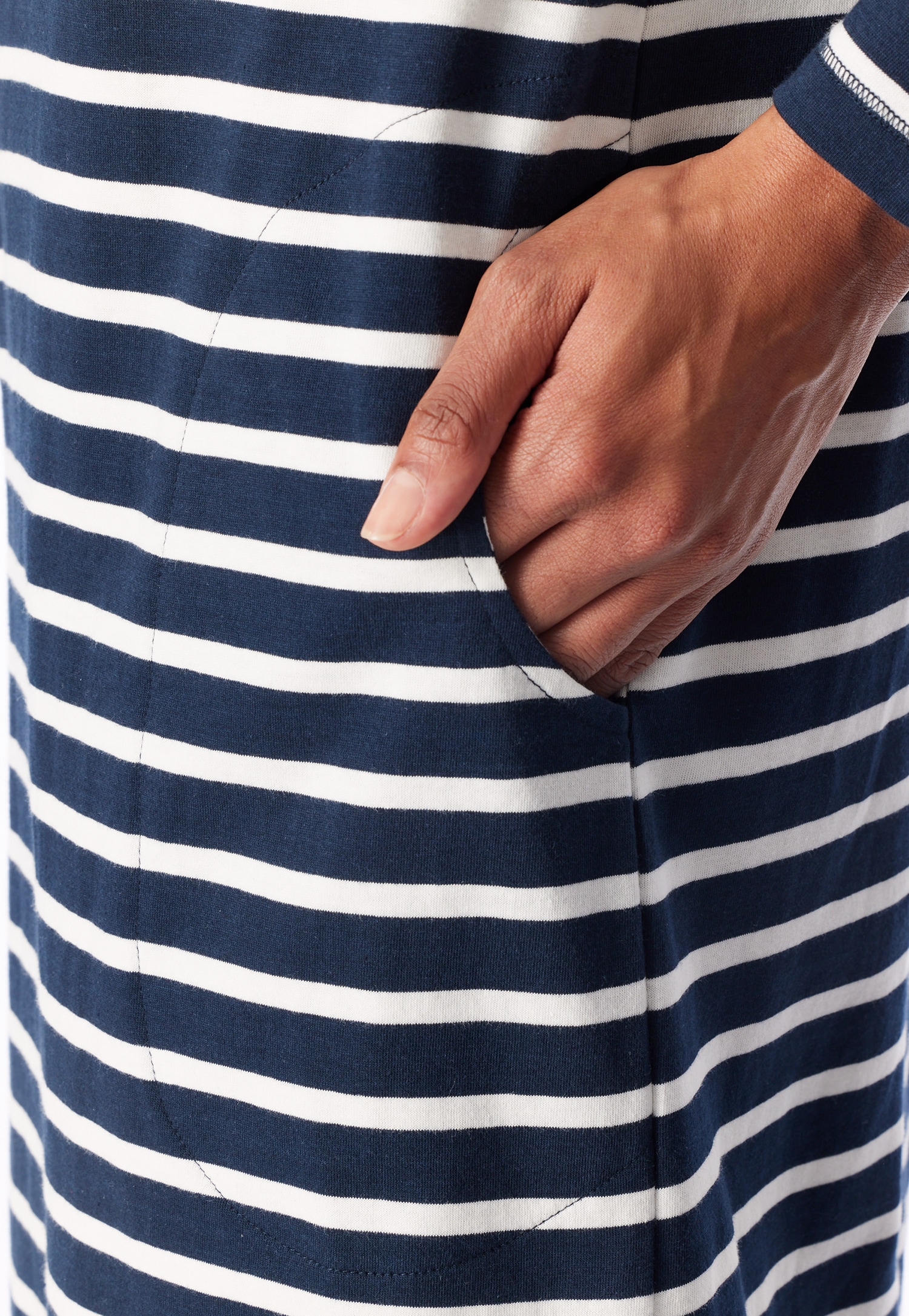 Schiesser Nachthemd »Casual Essentials« Packung,  Aussentaschen mit leichtem V-Ausschnitt