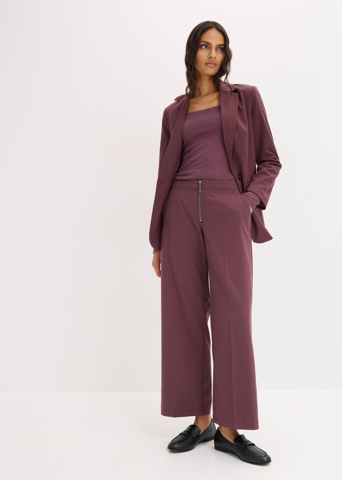 bonprix Pantalon à pinces  en brun cacao, avec plis à la taille, coupe barrel, loose fit