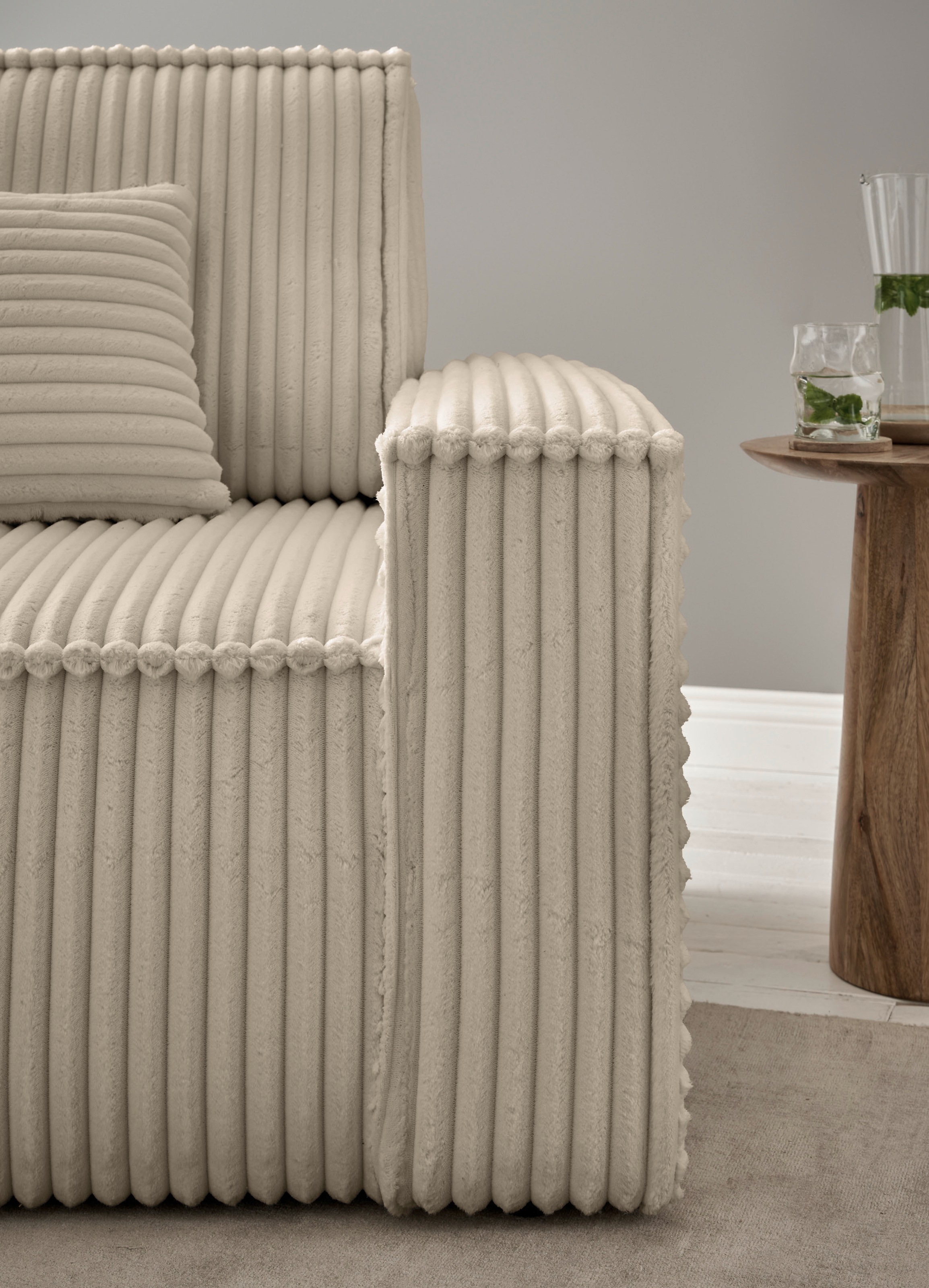 GOODproduct Loveseat »FINNLEY, XXL-Sessel, Lesesessel, trendige Stoffe, inkl. Zierkissen« 1 Stk. tlg. verfügbar in den Stoffqualitäten Bouclé, Struktur fein und Mega Cord