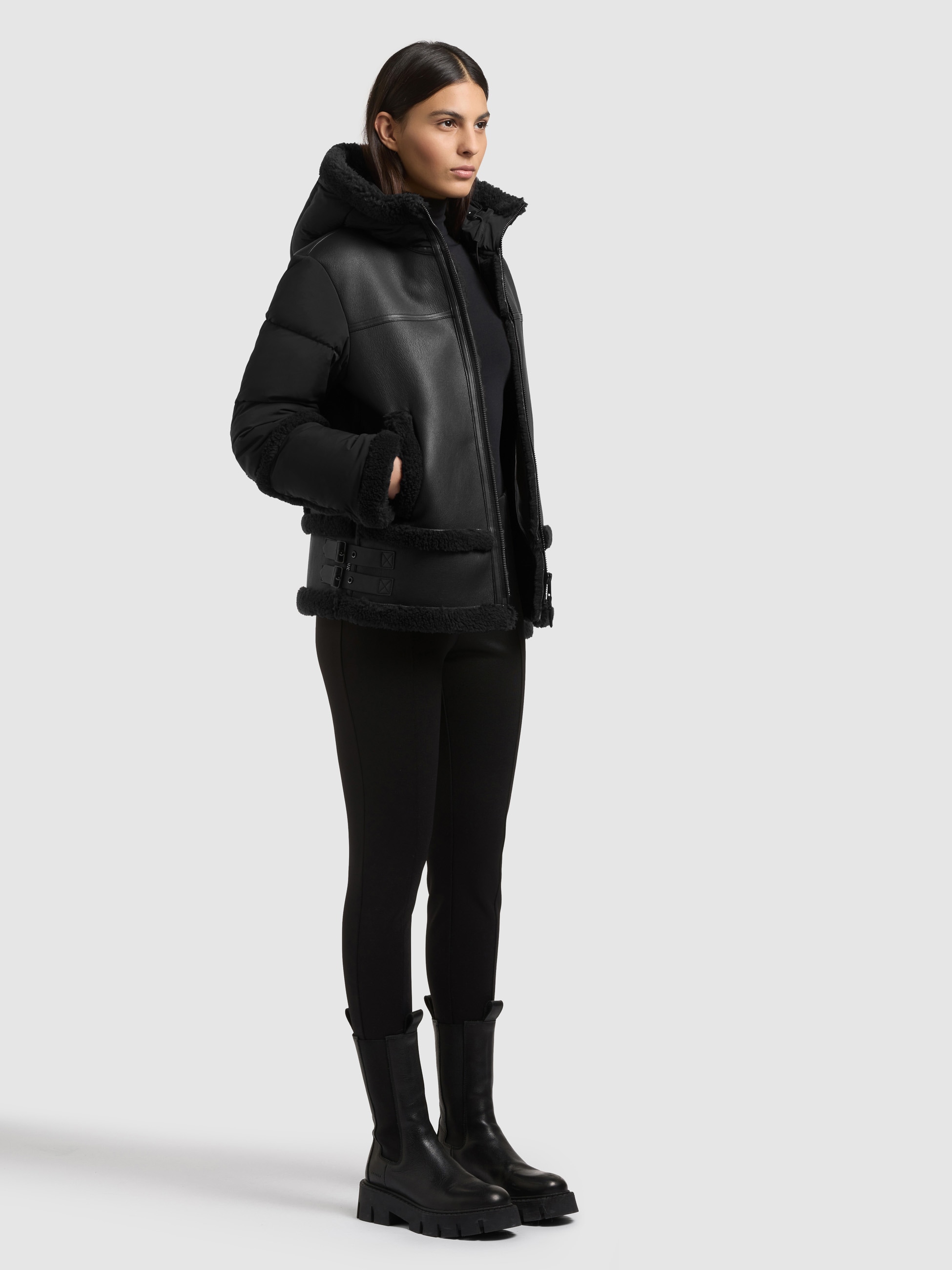 khujo Veste d'hiver »LEXYA« avec capuche wattierte, gesteppte Ärmel aus Nylon