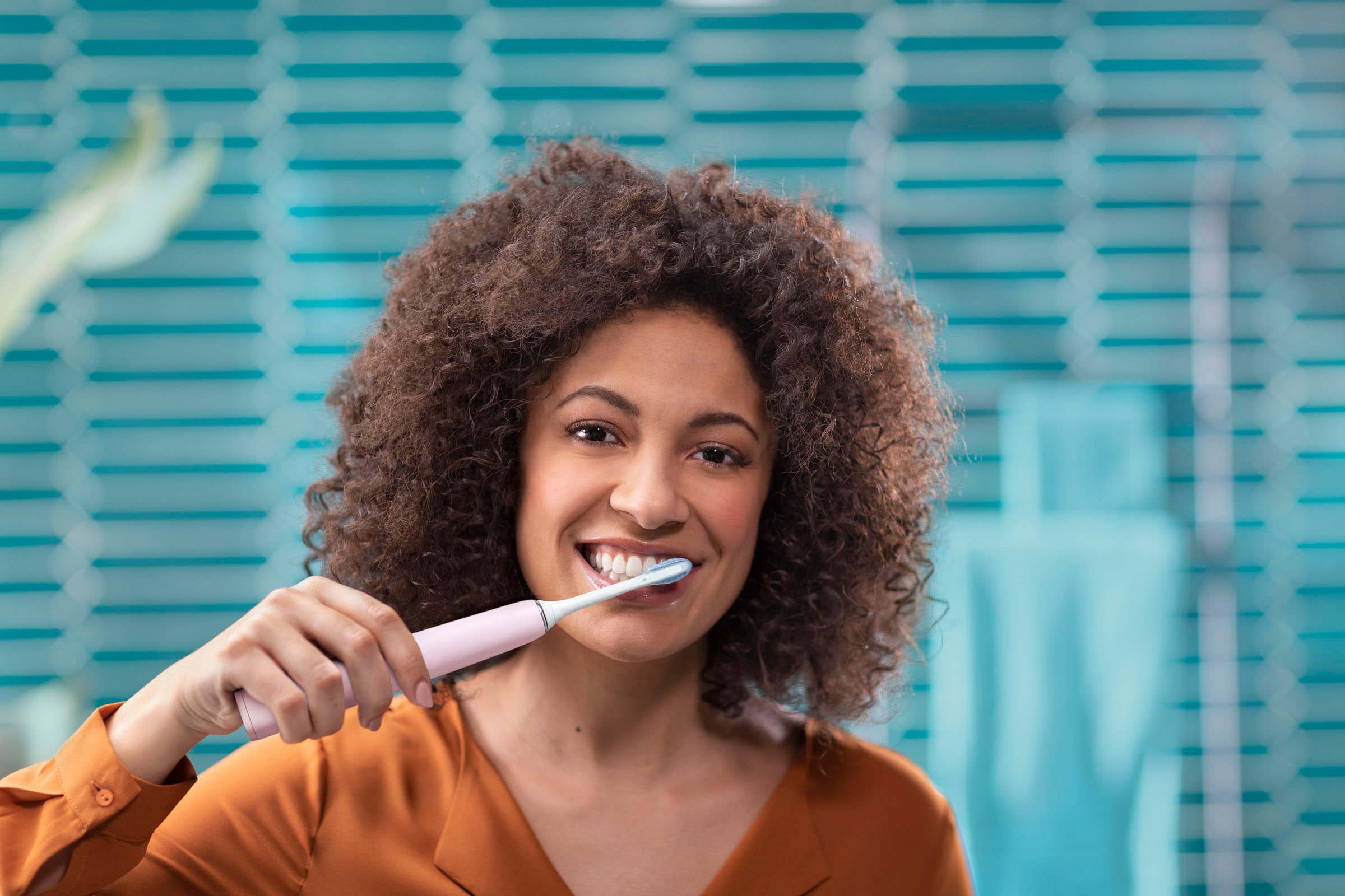 Philips Sonicare Elektrische Zahnbürste »DiamondClean 9000 HX9911« 1 Stk. Aufsteckbürsten mit Schalltechnologie, Ladeglass, USB-Reiseetui