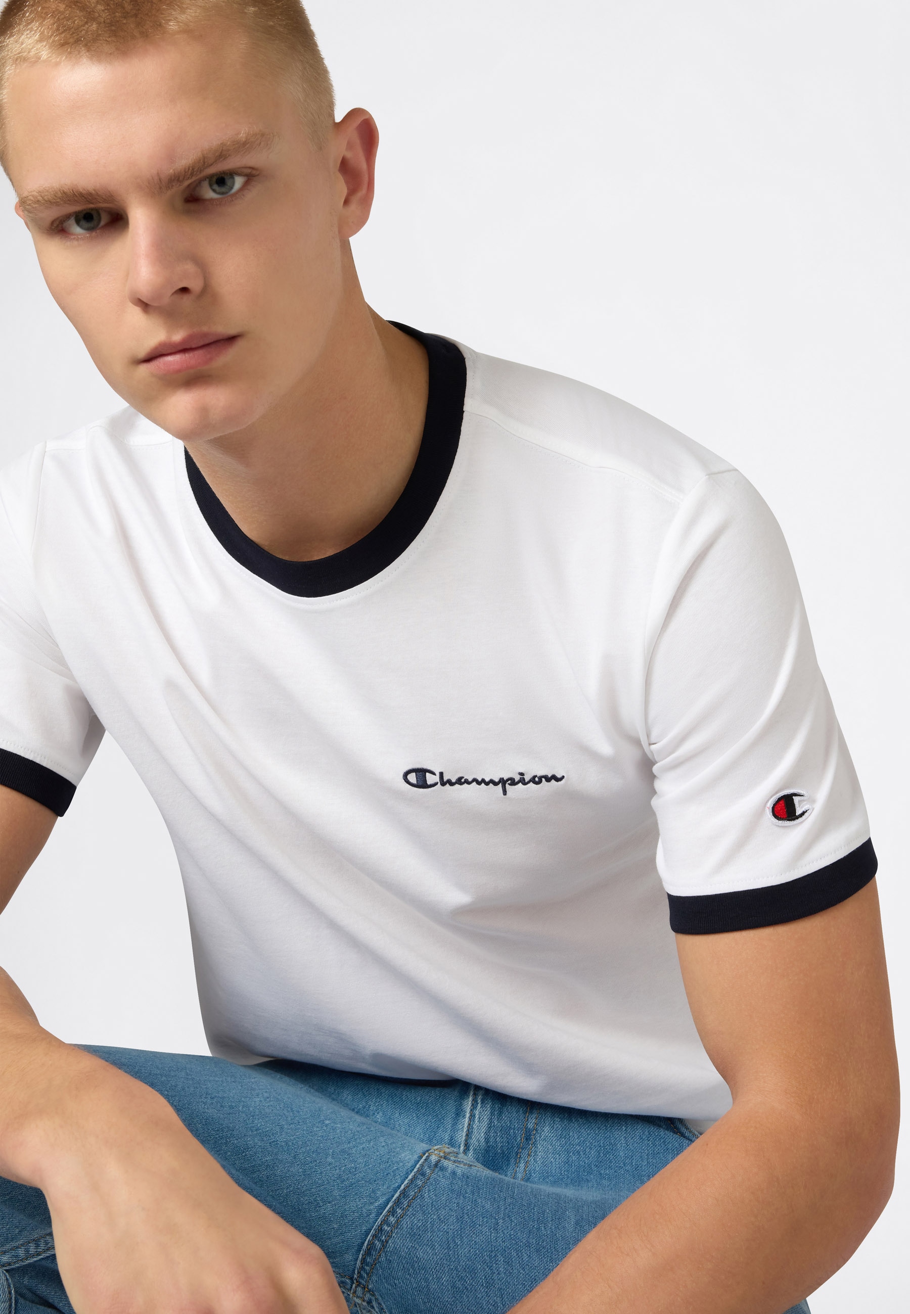 Champion T-Shirt »SPORTSWEAR T-SHIRT Standard Fit« Kurzarmdesign, leichtes Oberteil, aus Baumwolle