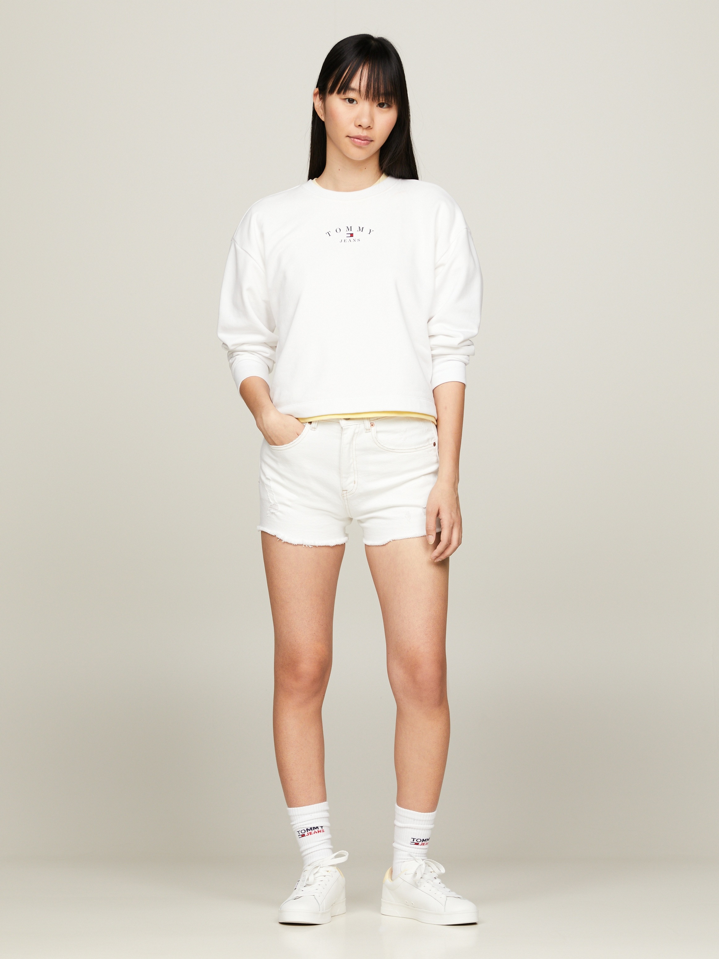 Tommy Jeans Short »HOT PANT BH0199«  mit Destroyed Effekten & ausgefranstem Saum