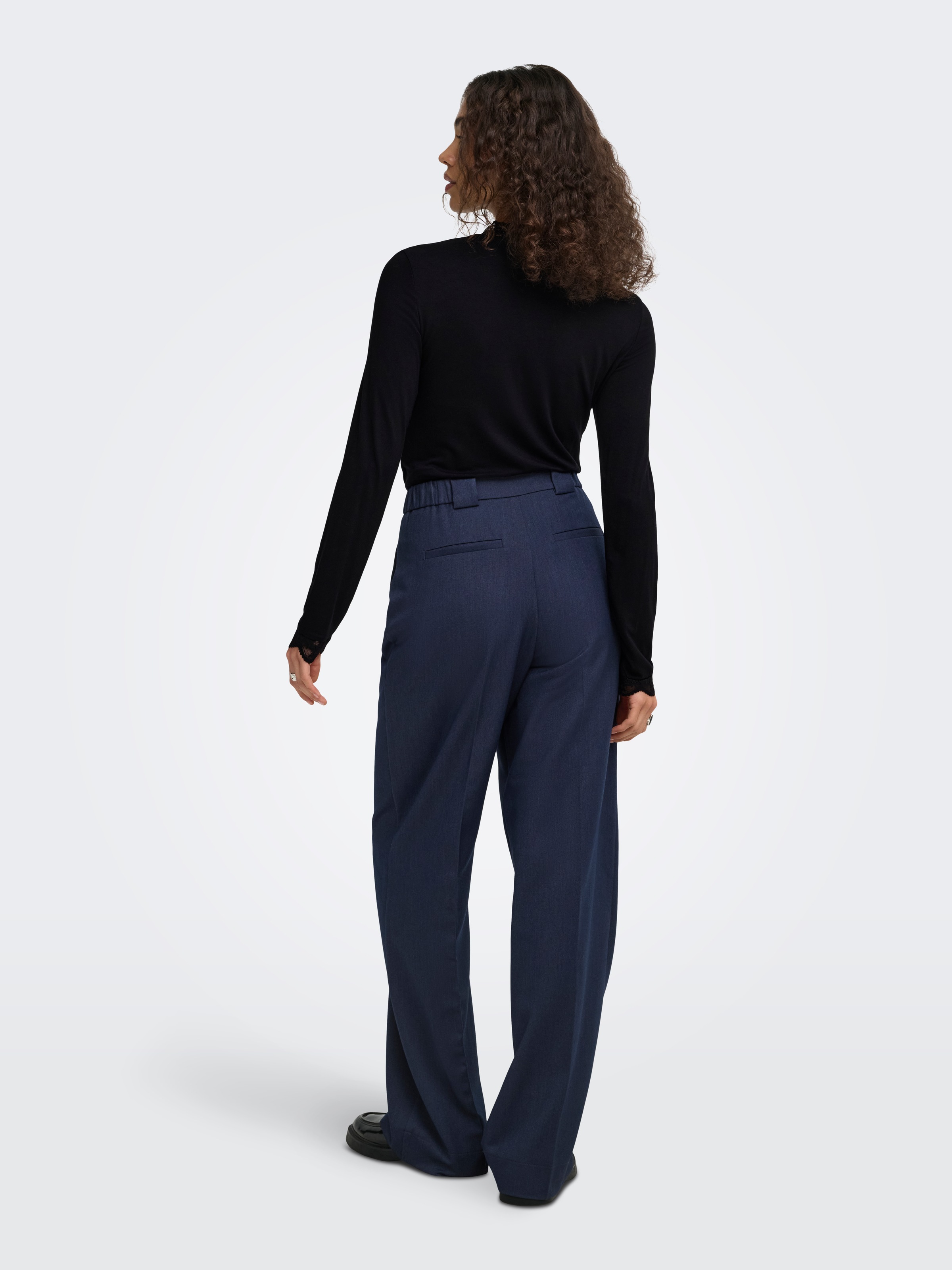 ONLY T-shirt à manches longues »ONLLIV L/S TOP WITH LACE DETAILS CS JRS« mélange viscose, coupe régulière