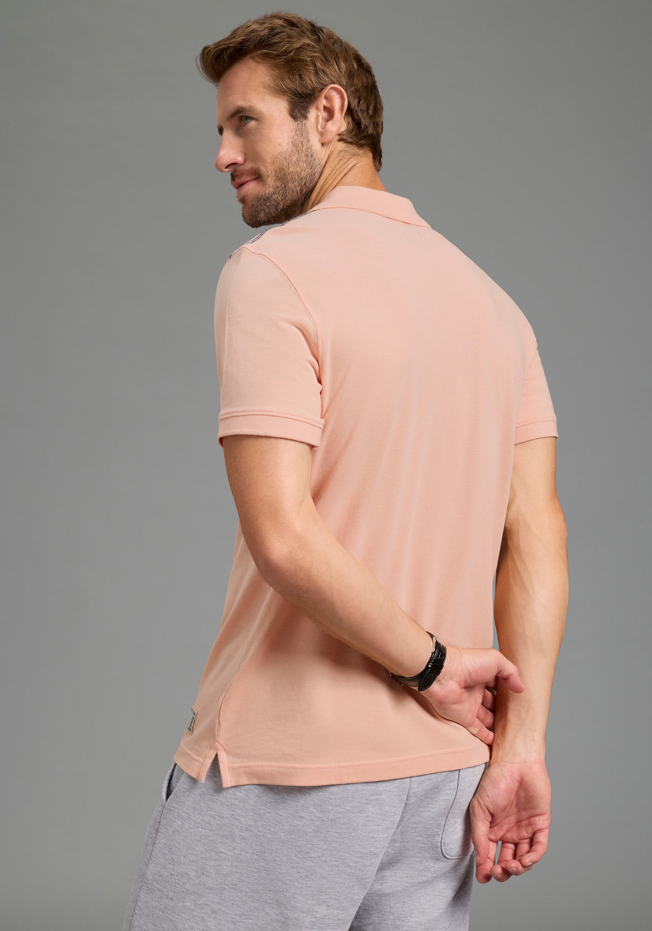 KangaROOS Polo schmale Passform, mit Halbarm, aus Piqué-Material