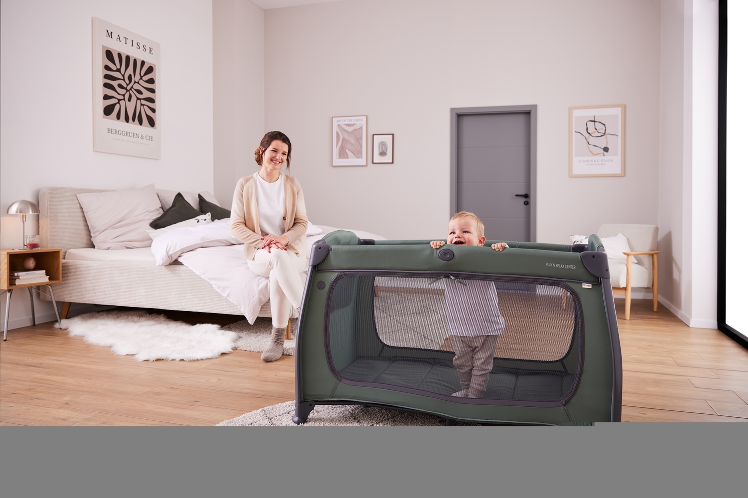 Hauck Baby-Reisebett »Play N Relax Center, darkgreen« inkl. Neugeboreneneinhang, Wickelmulde, Ausstieg, Räder