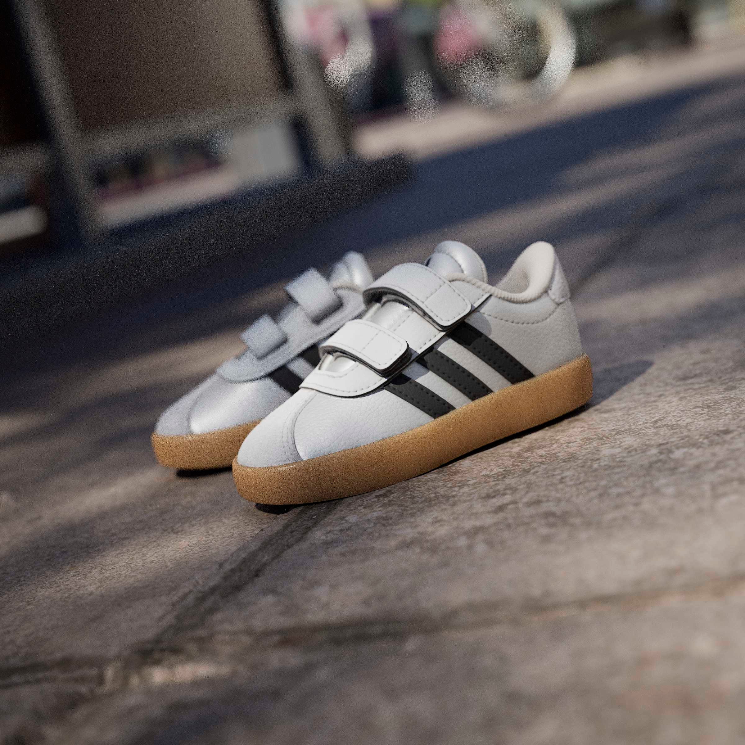 adidas Sportswear Chaussures à scratch »VL COURT 3.0 KIDS«  inspiriert vom Design des adidas samba, für Kinder