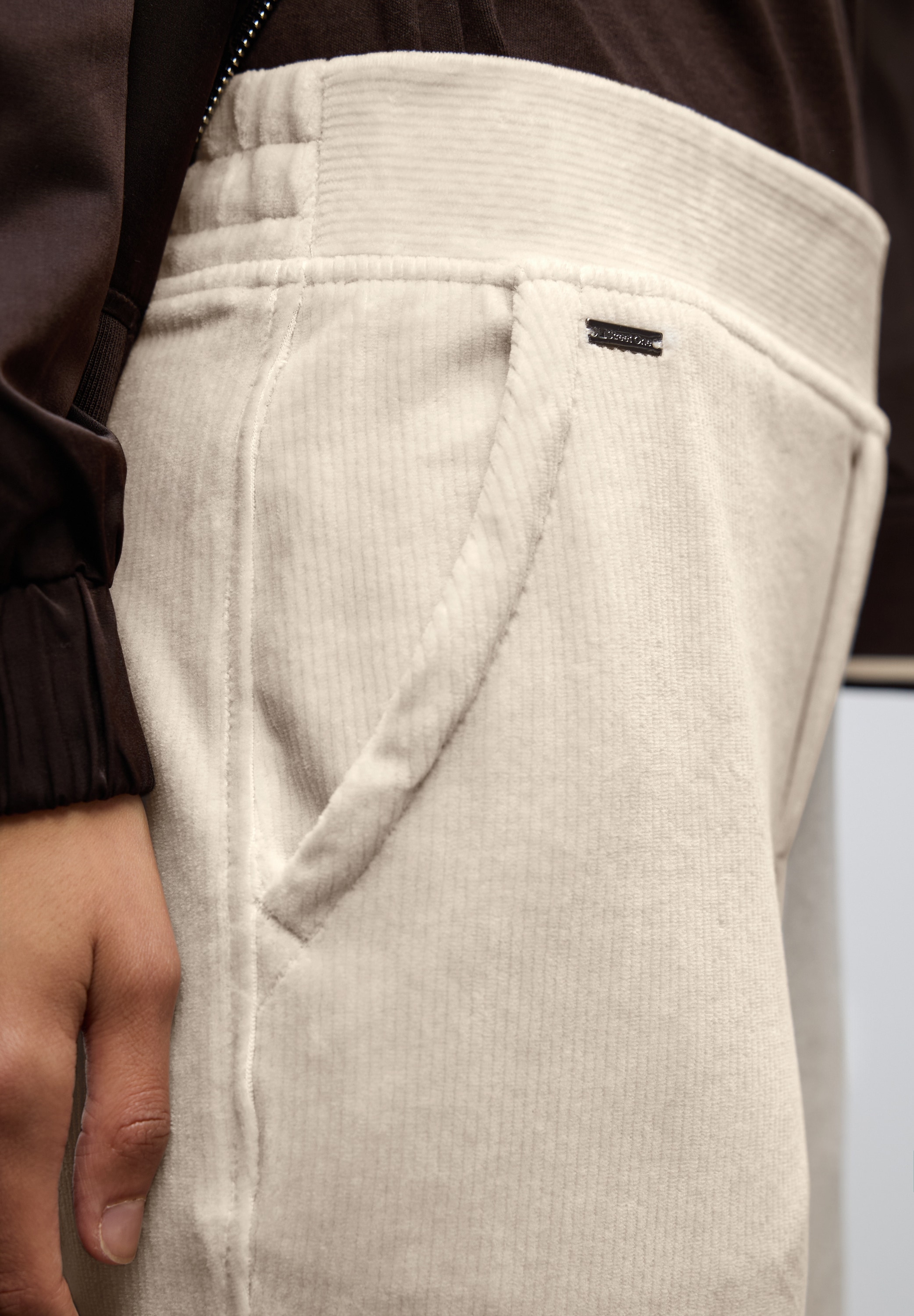 STREET ONE Cordhose  mit Stretch und seitliche Taschen